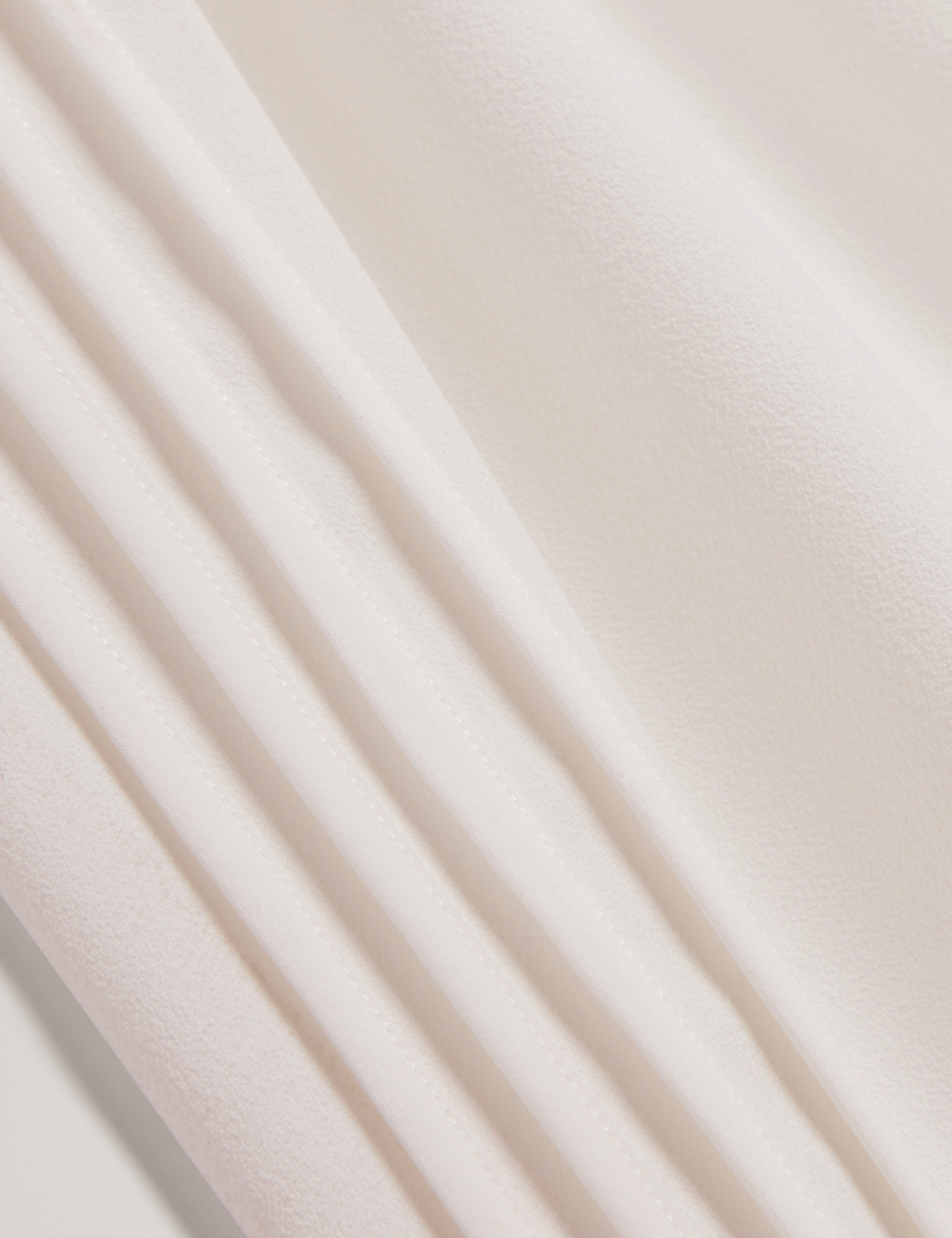 بلوزة مارميا بدون أكمام مع تفاصيل حواف باللون العاجي