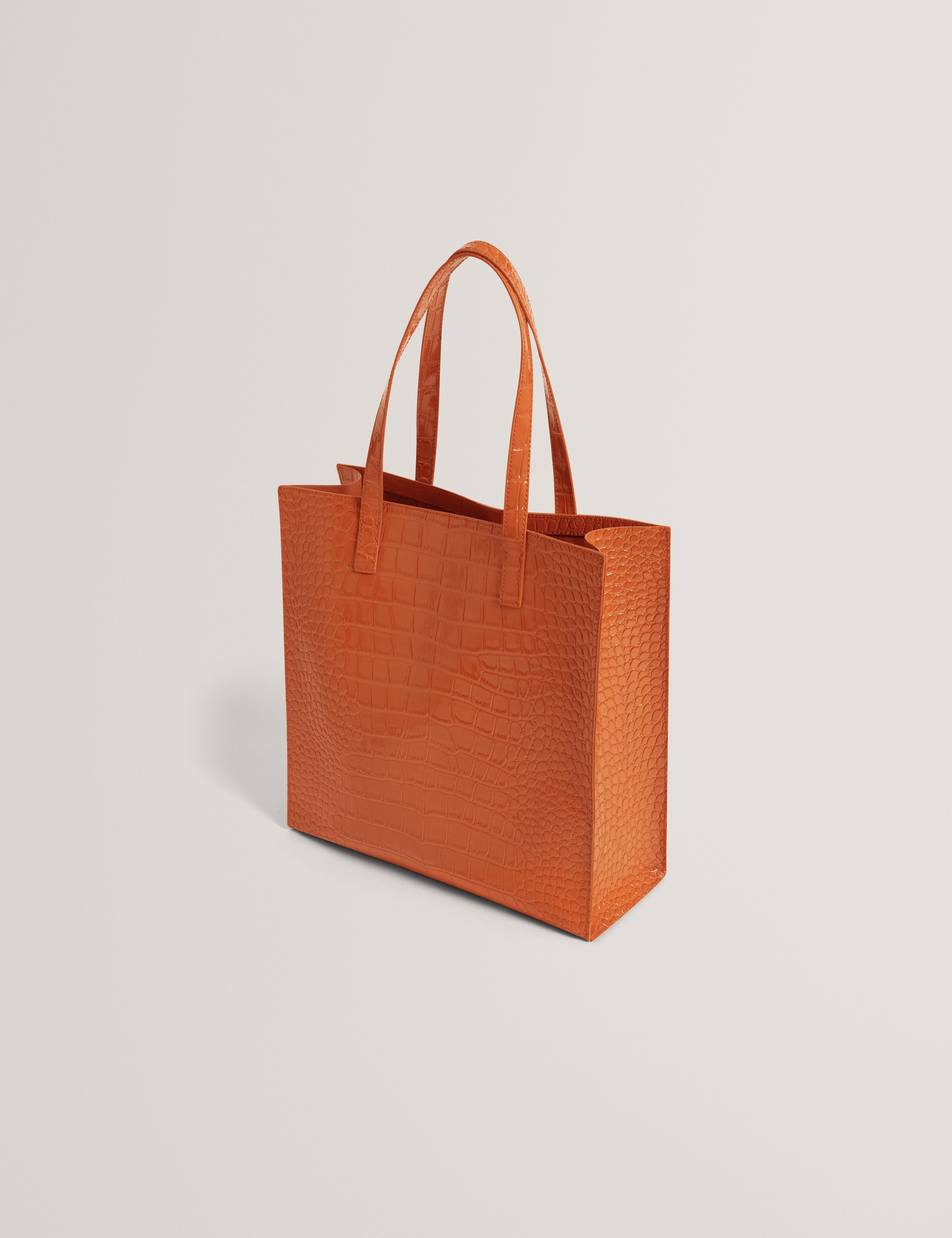 حقيبة وينيلا كروك إيفكت كبيرة الحجم بلون بني