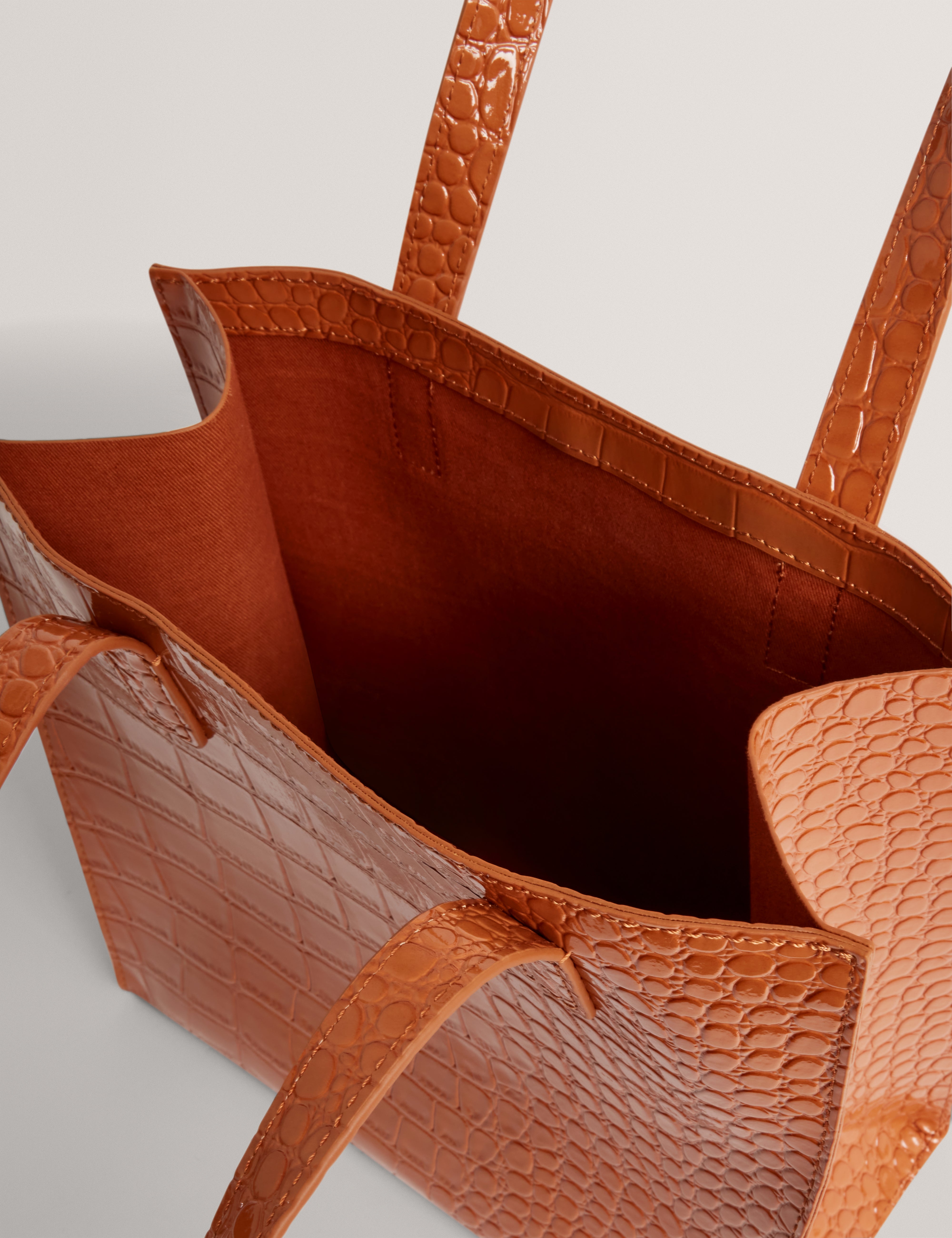 وينونا حقيبة صغيرة بنقشة جلد التمساح لون عسلي