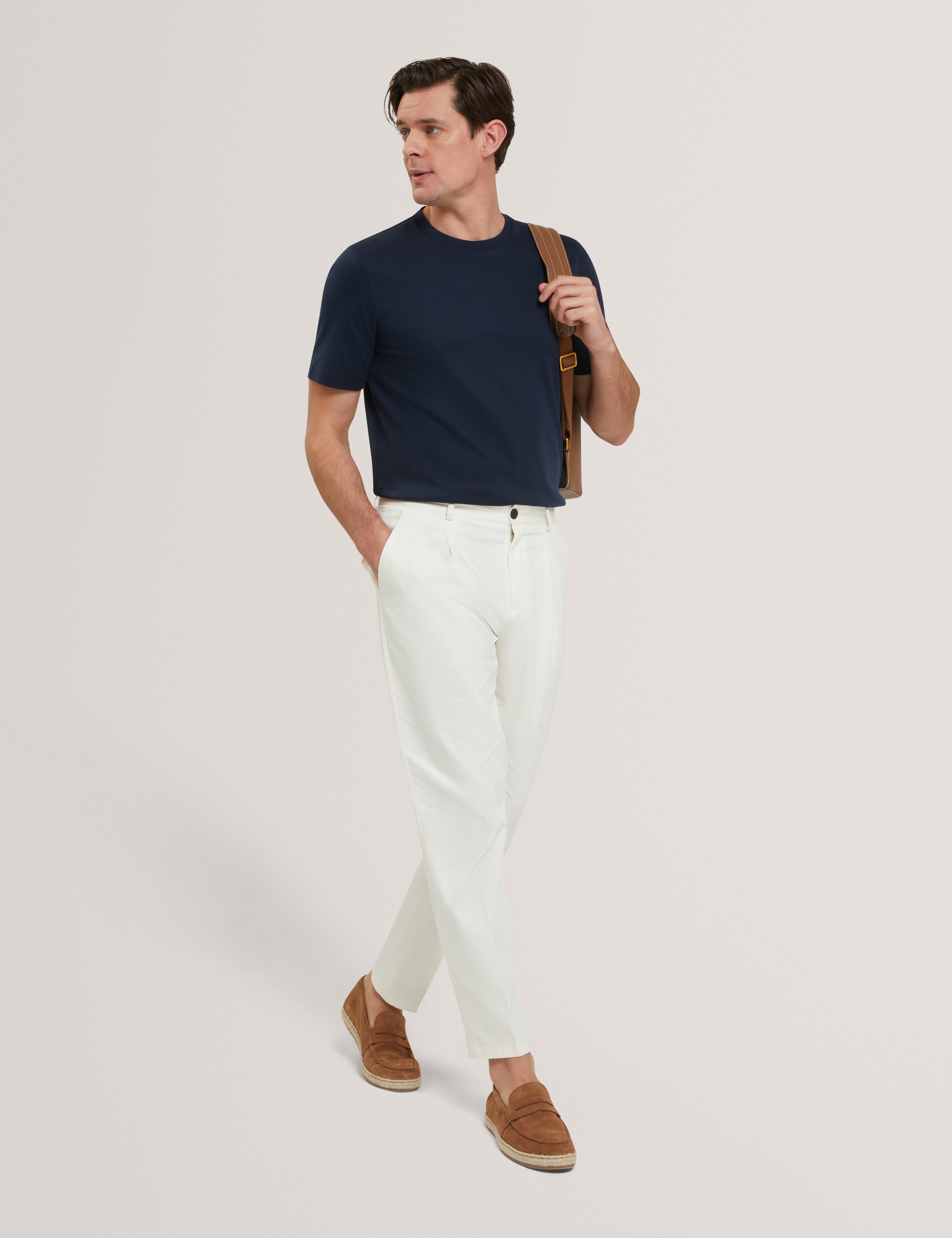 تي شيرت كونراد بأكمام قصيرة وملمس ناعم عادي باللون الأزرق البحري