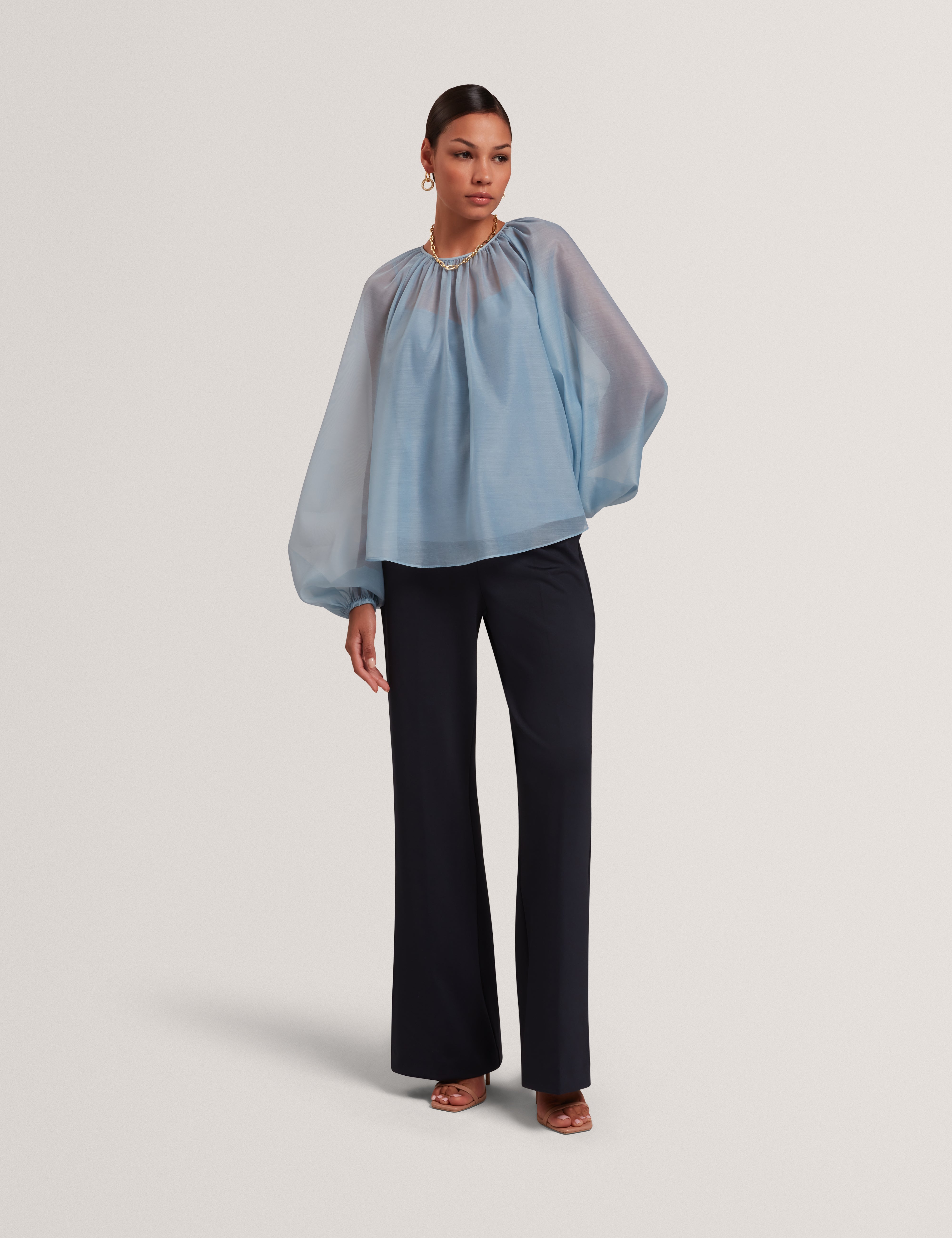 بلوزة إيلانا أورجانزا بأكمام منتفخة - أزرق فاتح