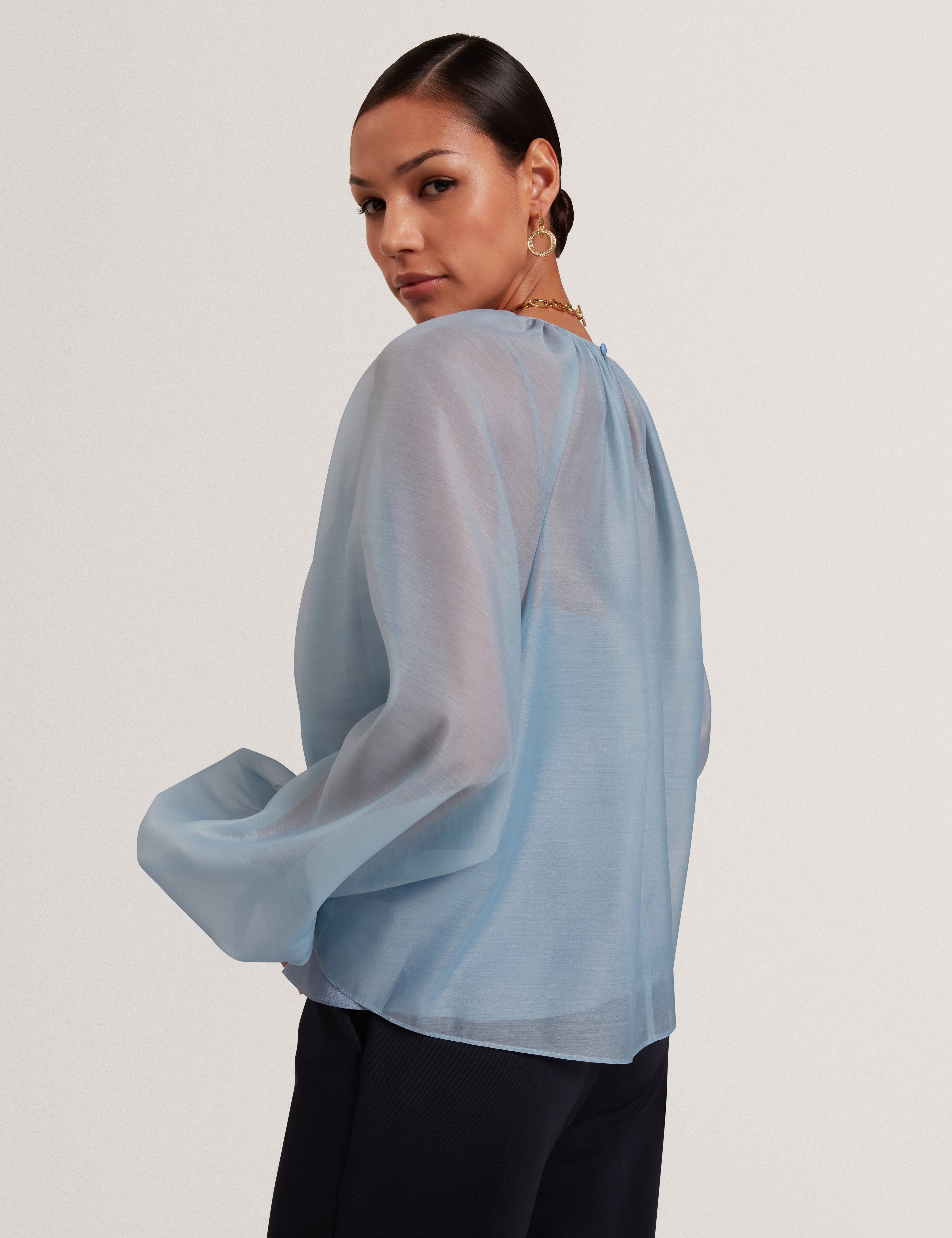 بلوزة إيلانا أورجانزا بأكمام منتفخة - أزرق فاتح
