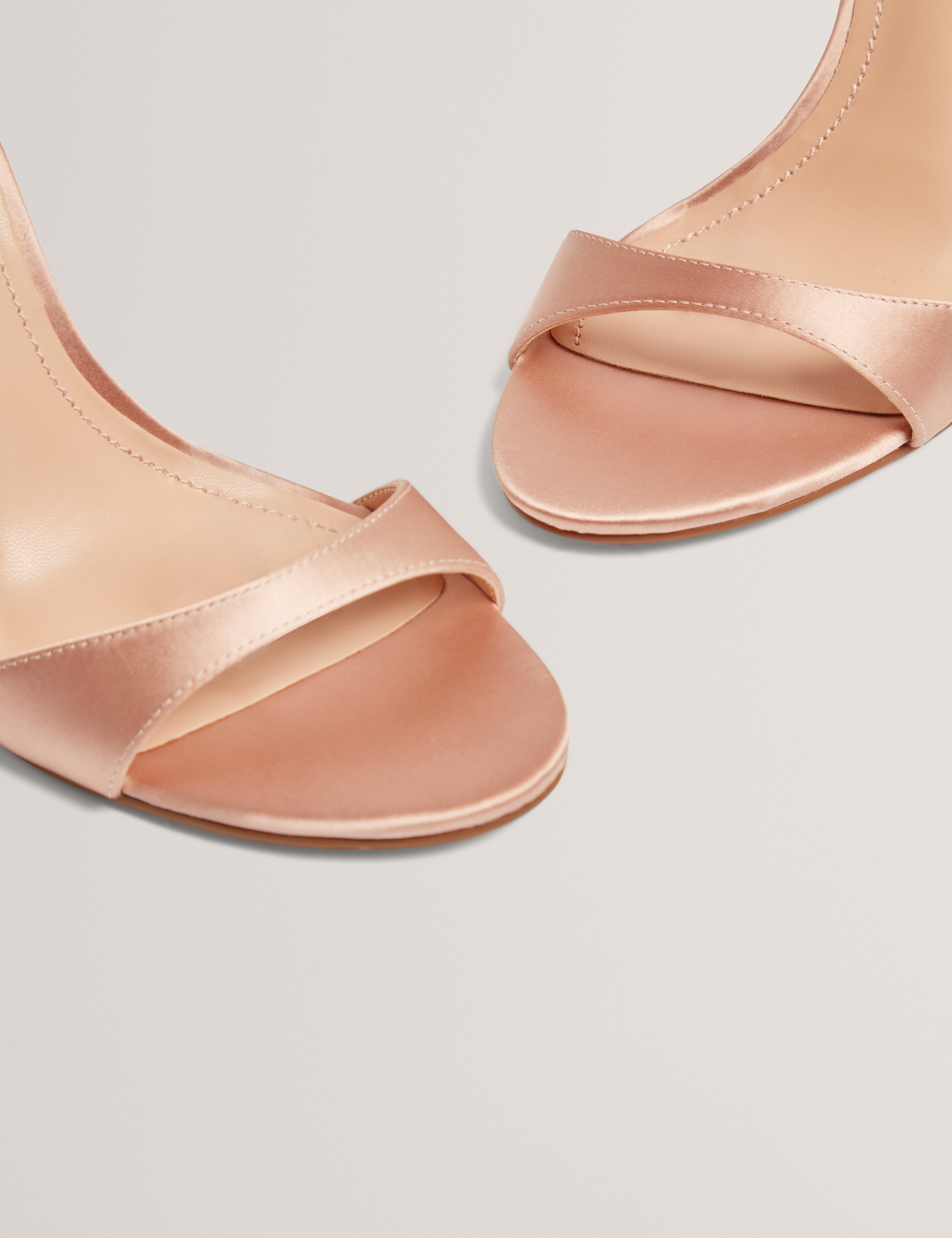 Sofeela Bow Heels Rosegd