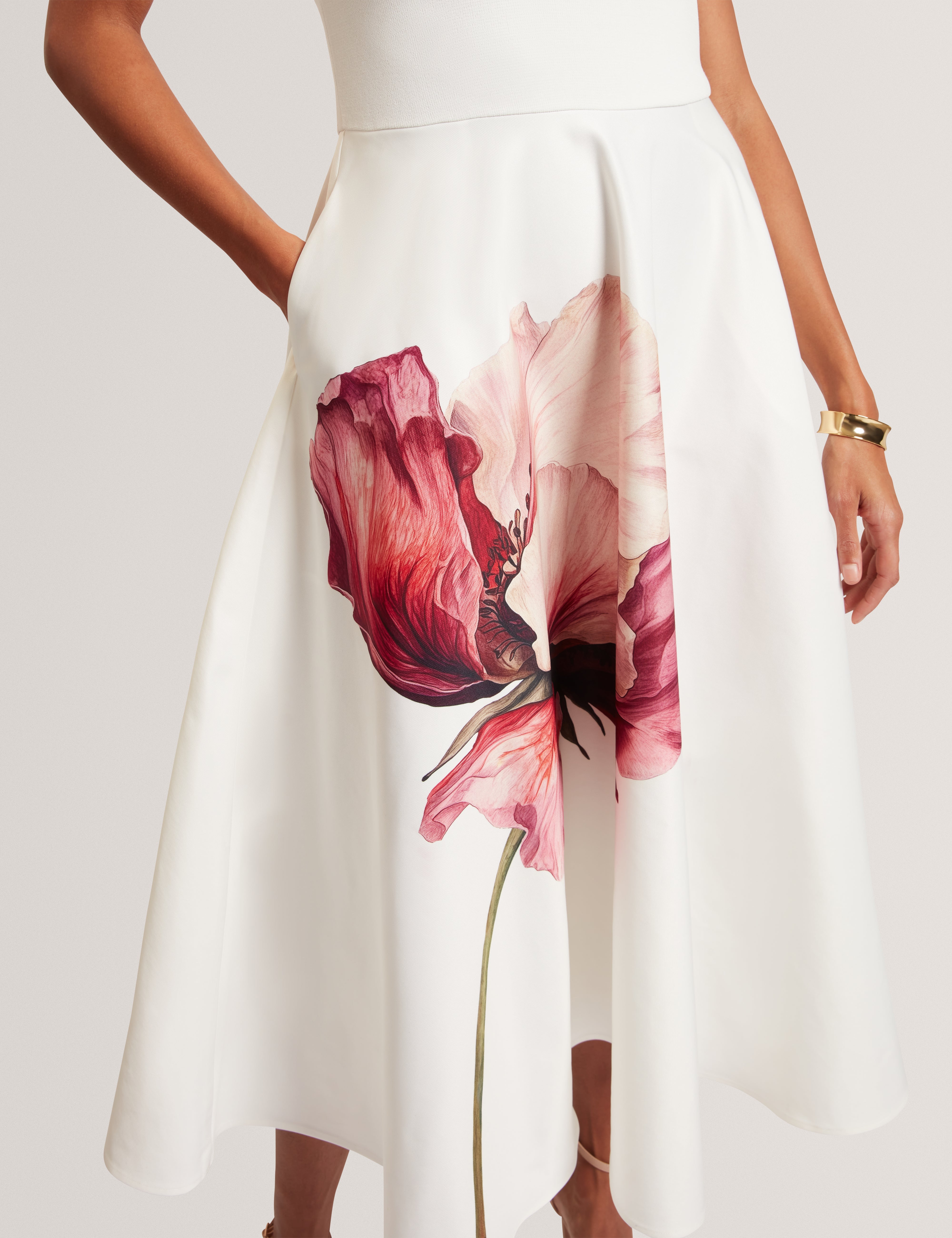 Crisant Printed Tulip Sleeve Mockable Dress Ivory