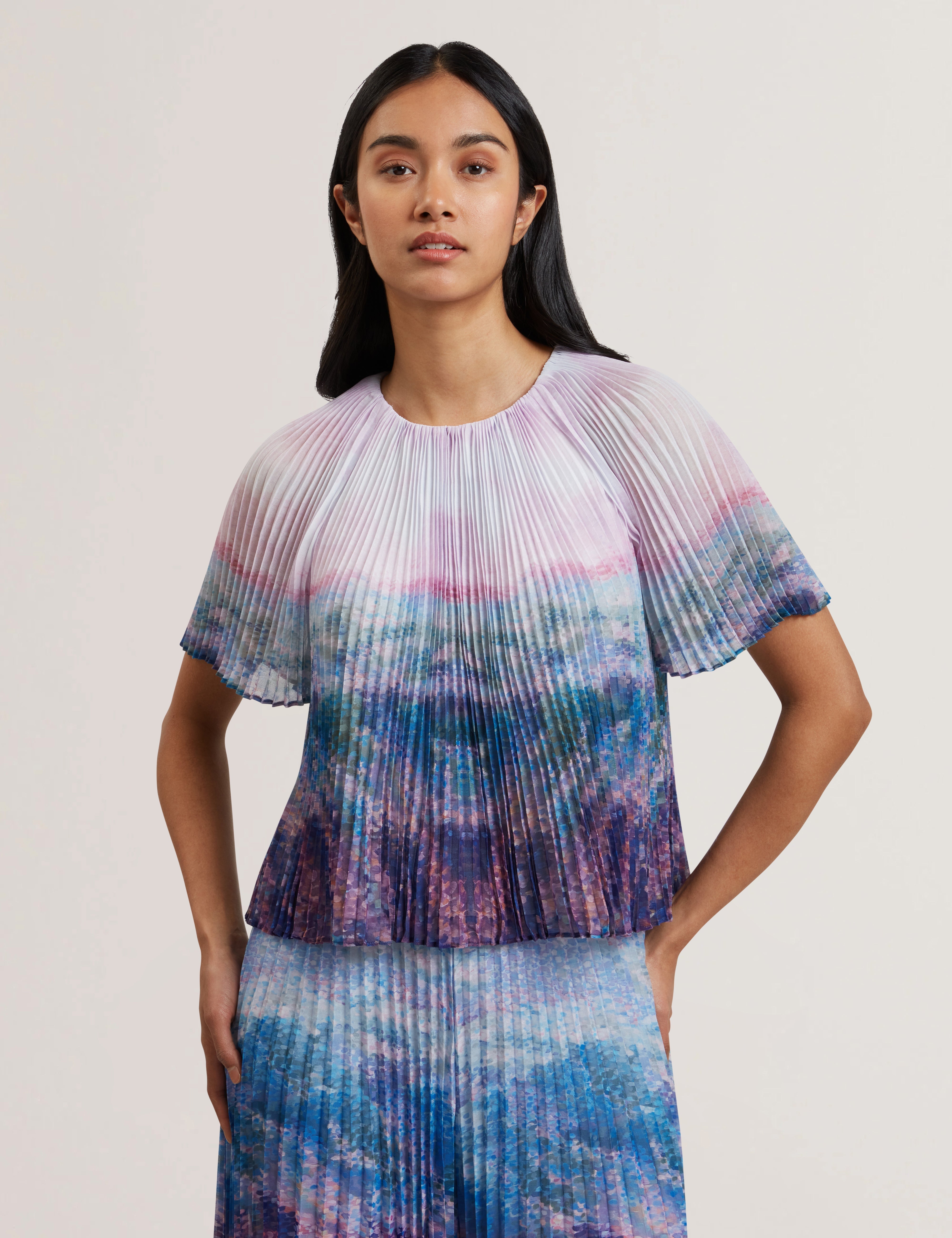 Aharra Printed Pleated Short Sleeve Blouse Mid-Pink