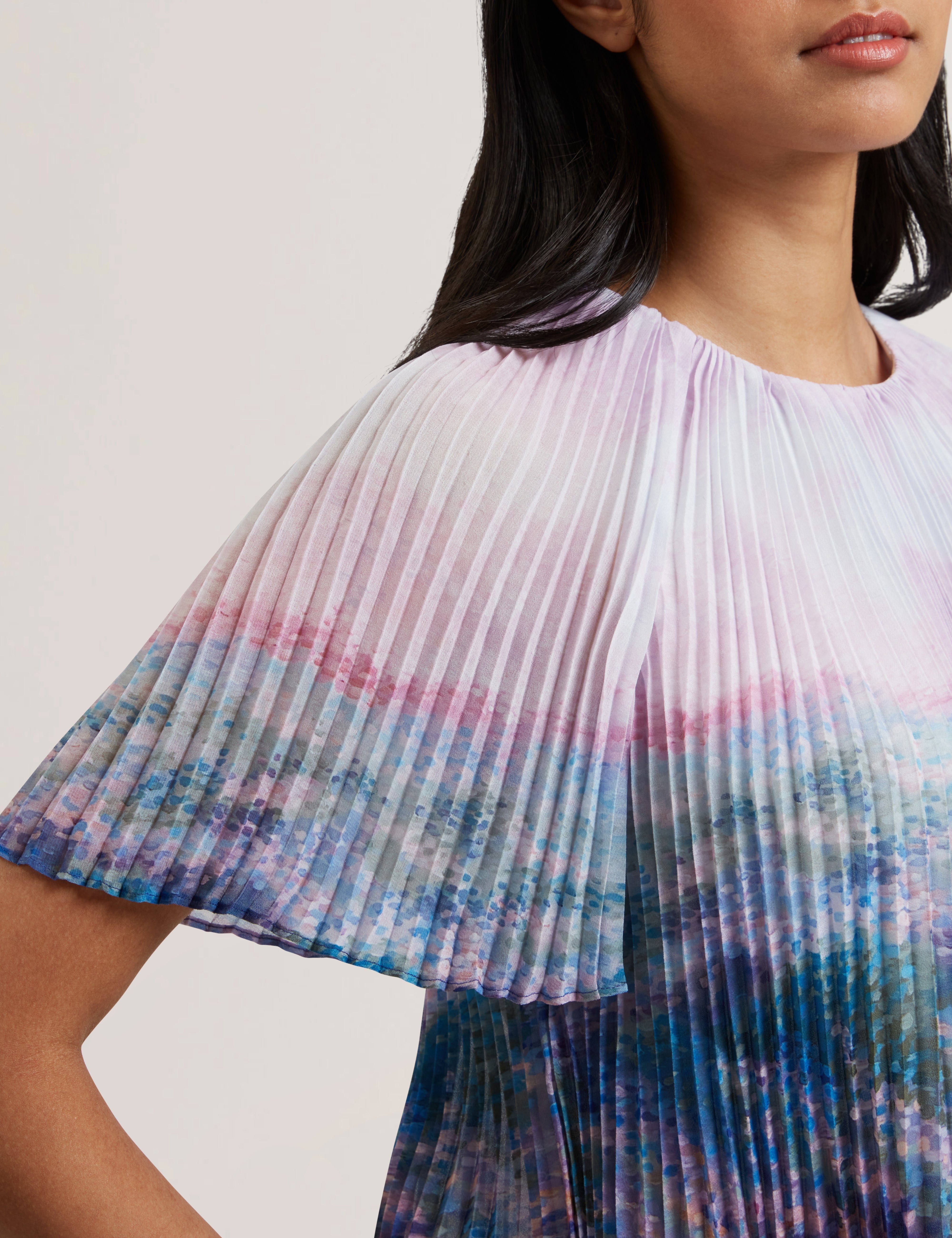 Aharra Printed Pleated Short Sleeve Blouse Mid-Pink