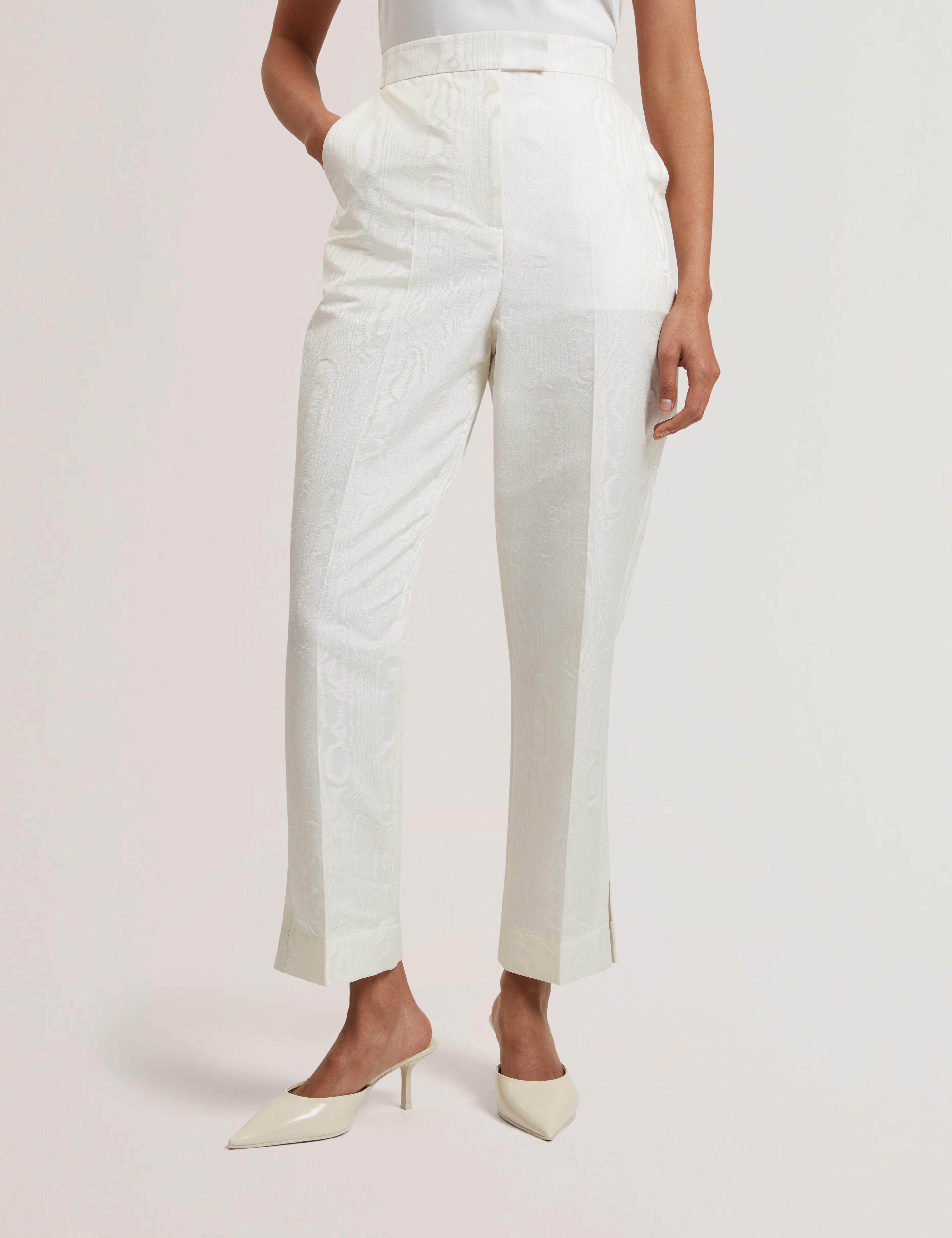 كابريت بنطلون من الجاكار باللون العاجي