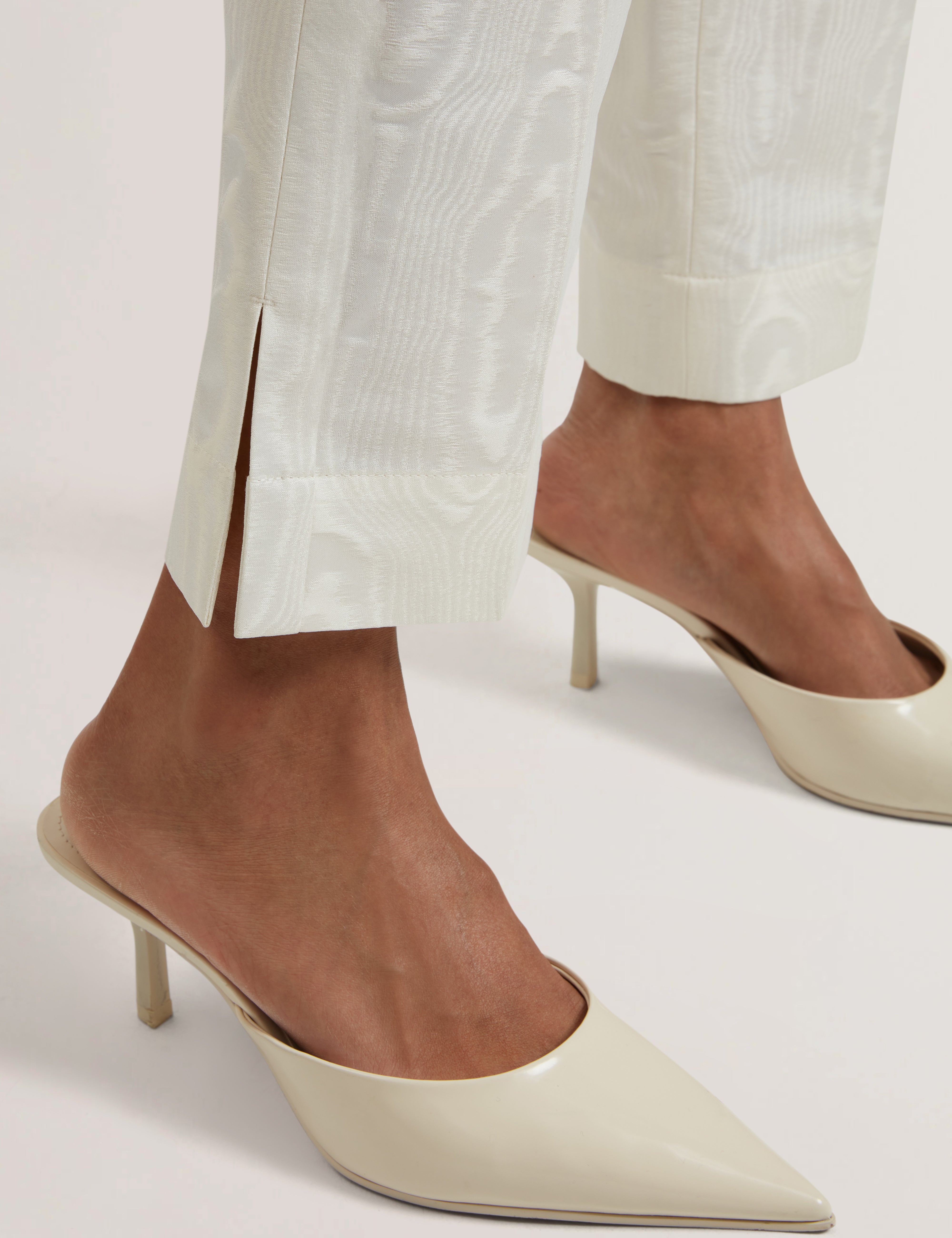 كابريت بنطلون من الجاكار باللون العاجي