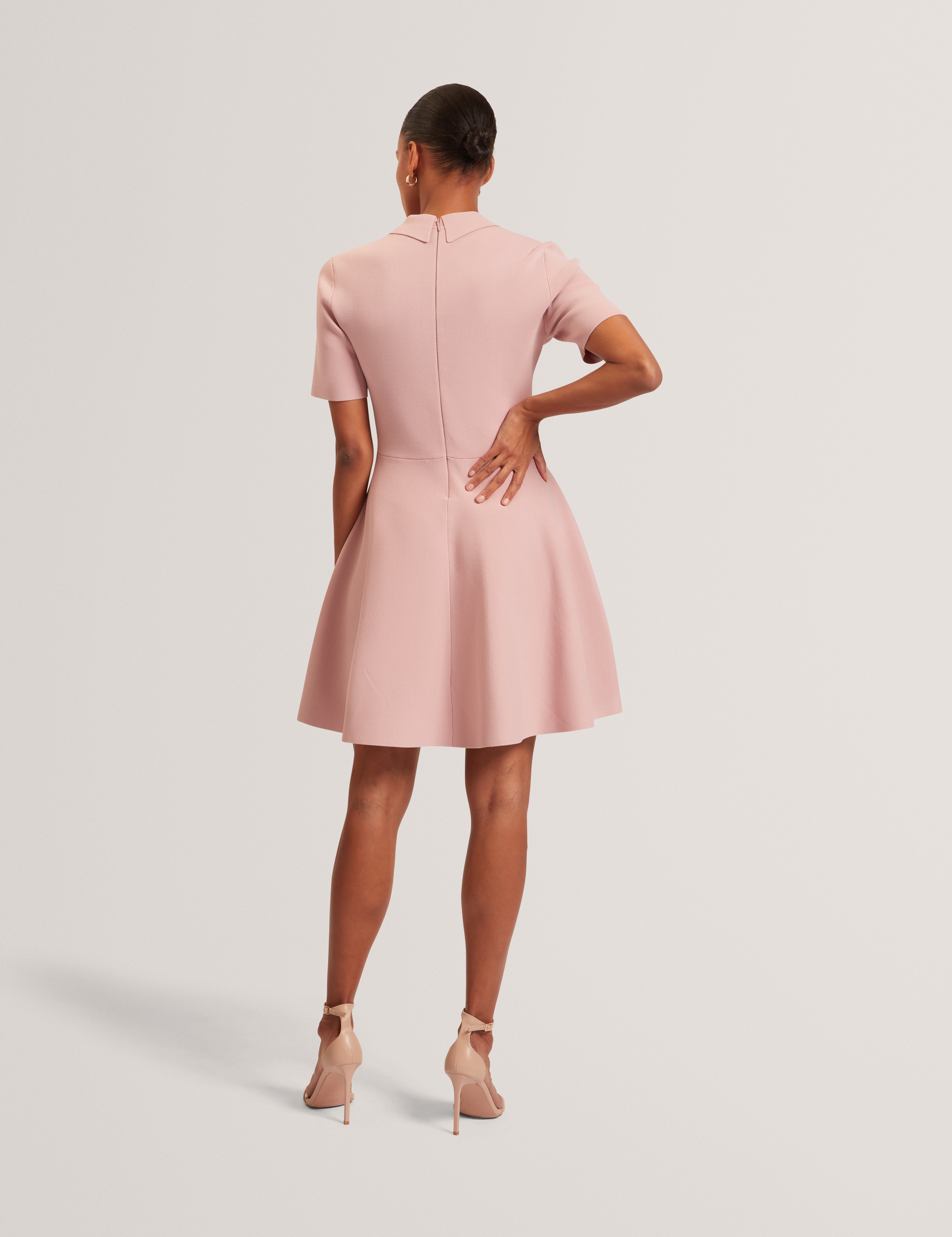 فستان بولو قصير الأكمام من روندا، محبوك، لون وردي داكن