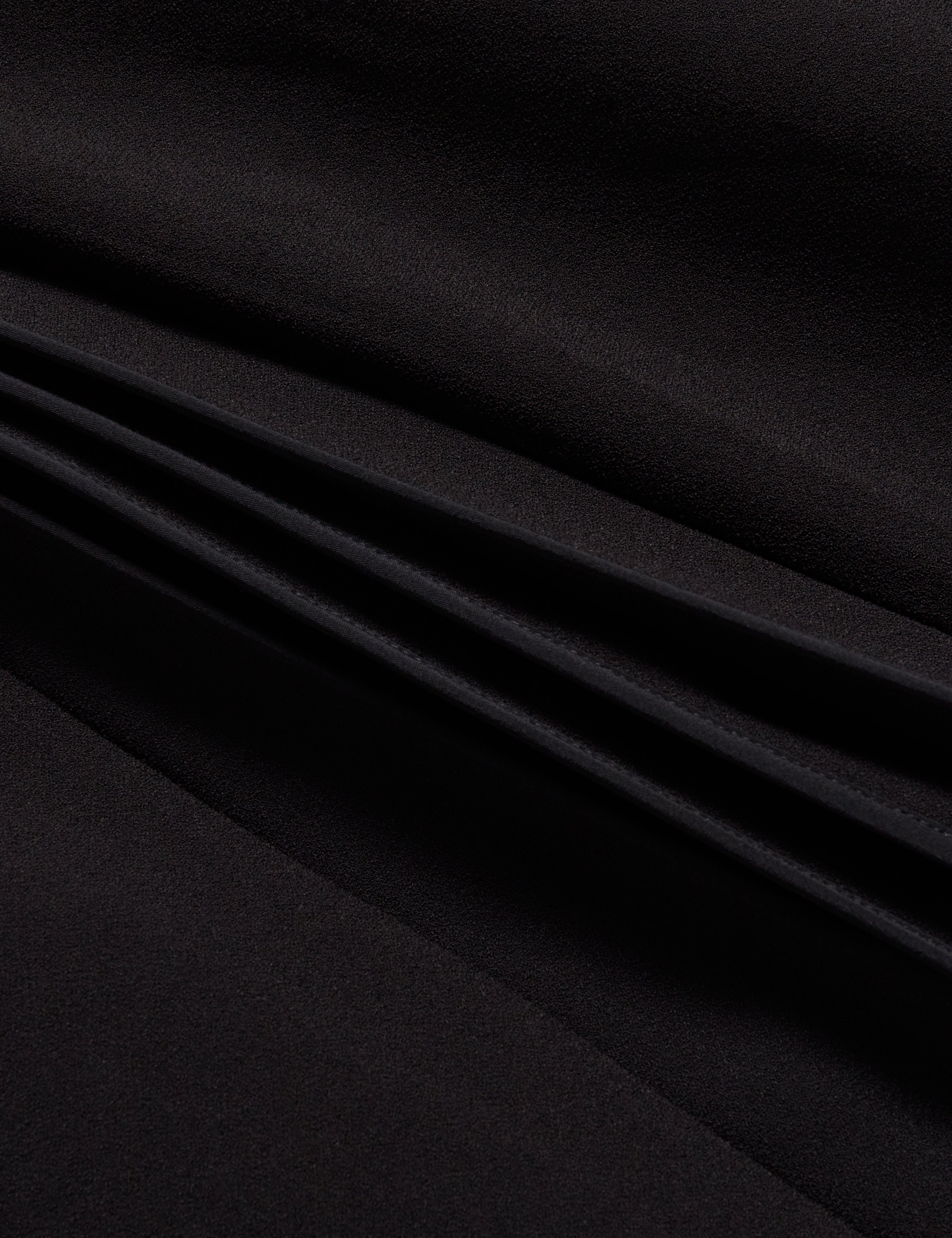 Deirva Midi Skirt With Pleat Detail Black