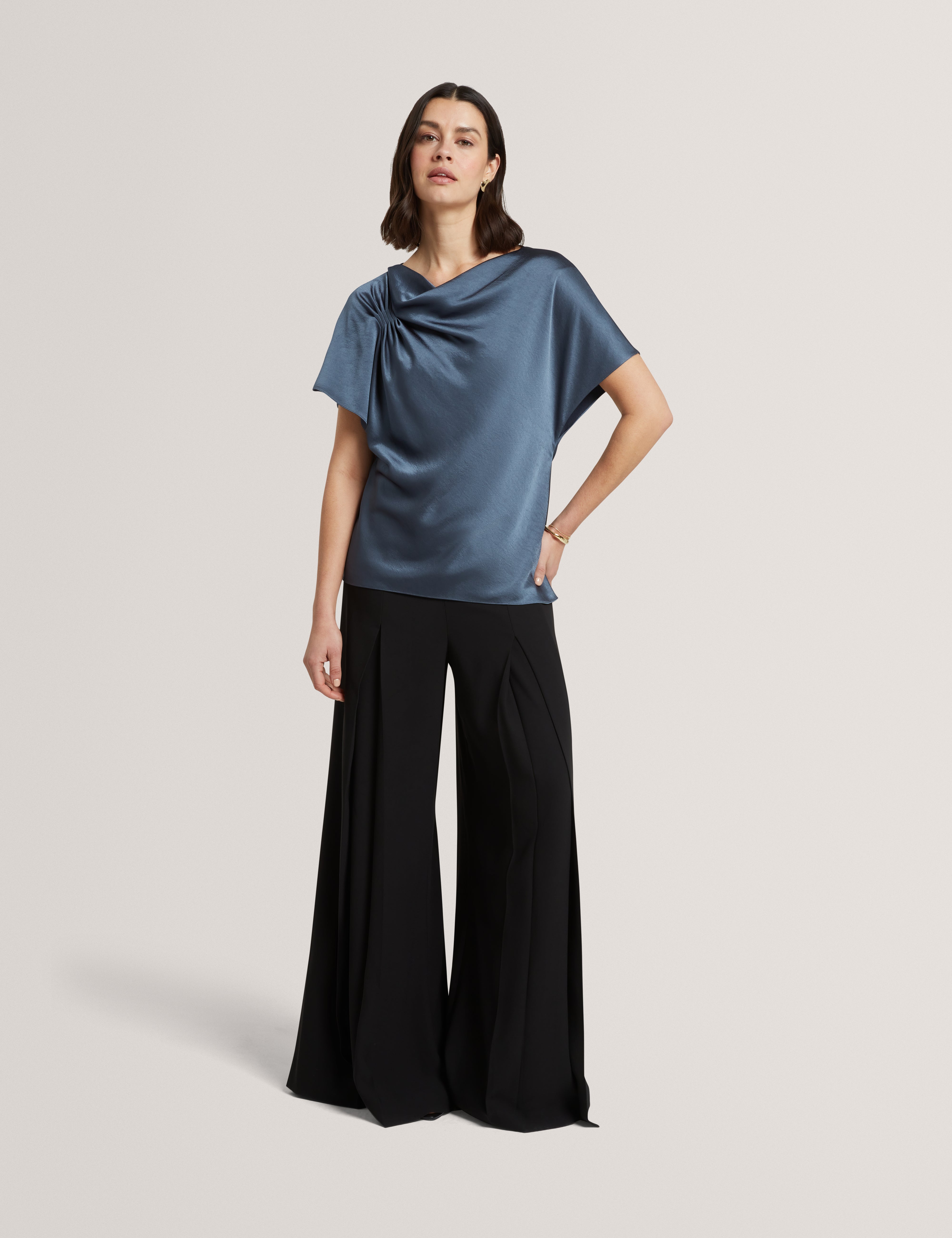 Cammilo Short Sleeve Draped Neck Top Grey