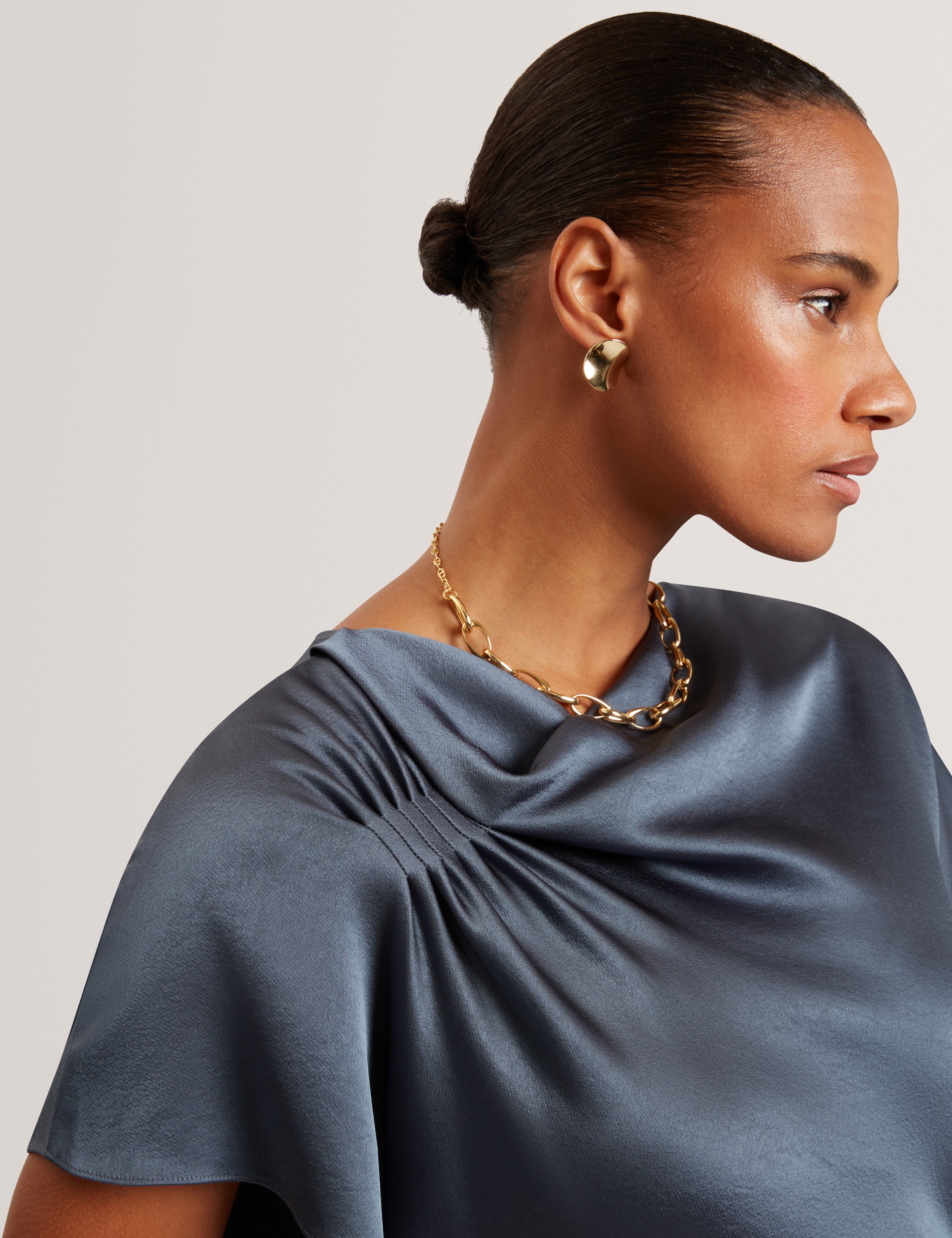 فستان داشا متوسط ​​الطول بياقة منسدلة وقصة مائلة، رمادي