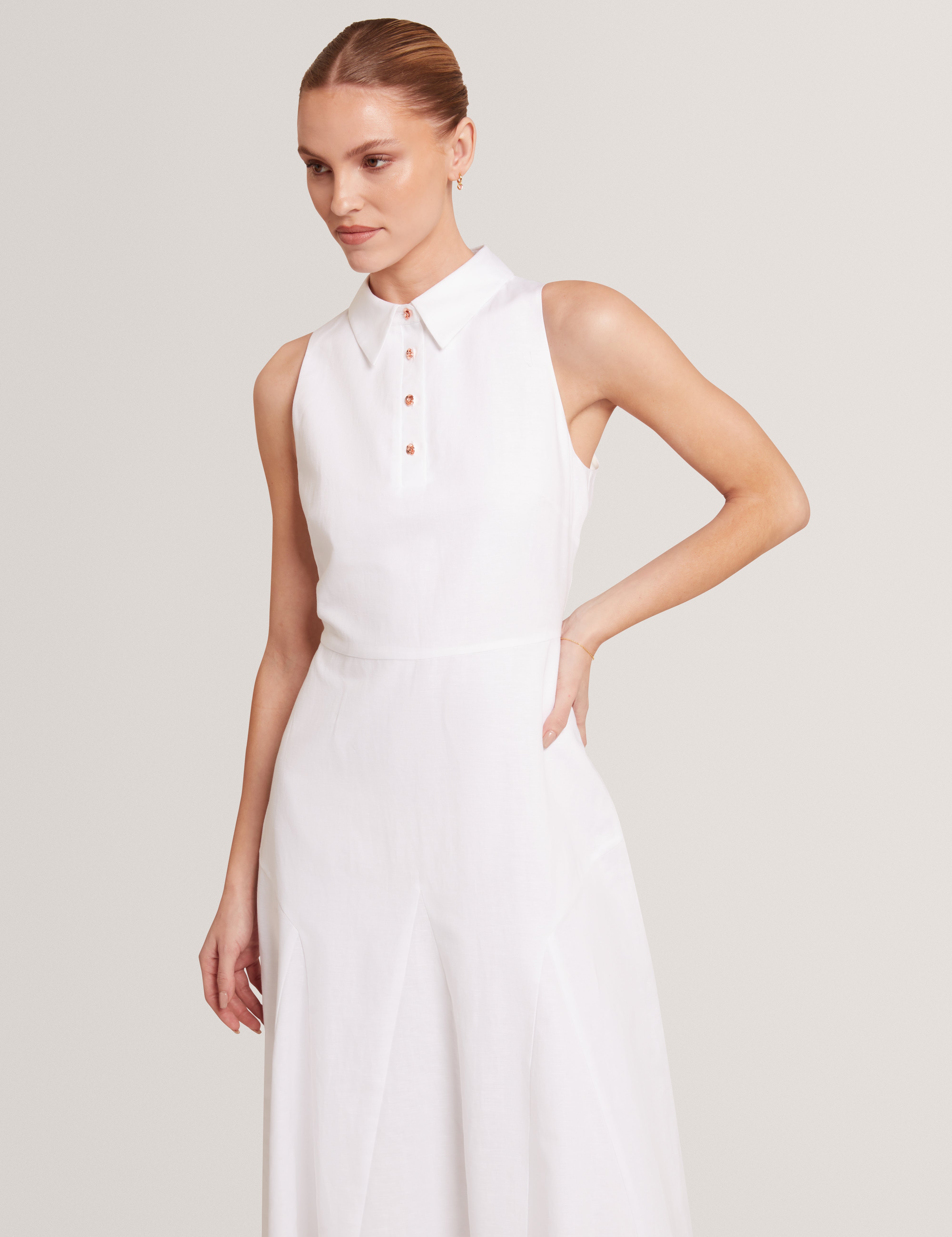 فستان بولو متوسط ​​الطول بدون أكمام من ميها، لون عاجي