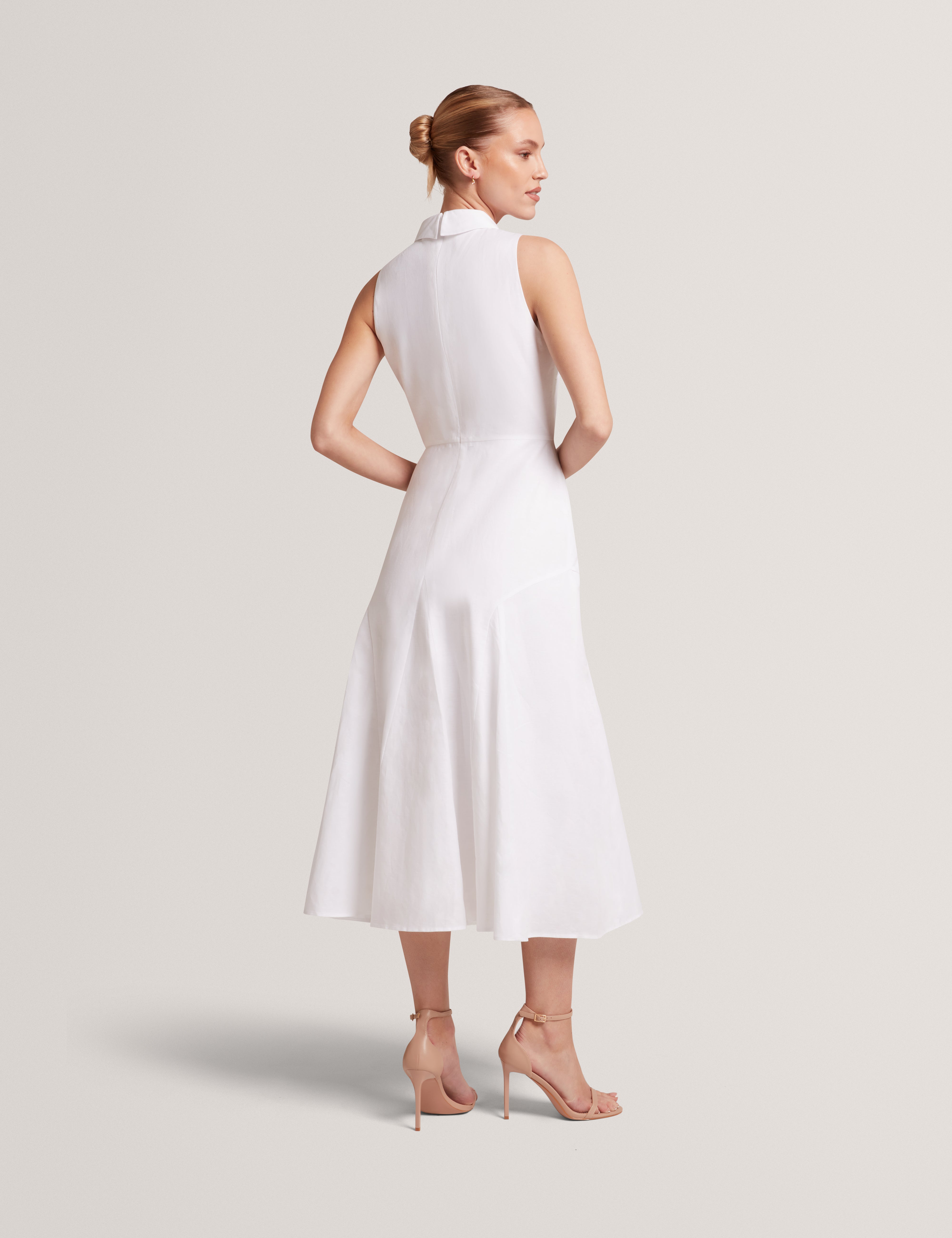 فستان بولو متوسط ​​الطول بدون أكمام من ميها، لون عاجي