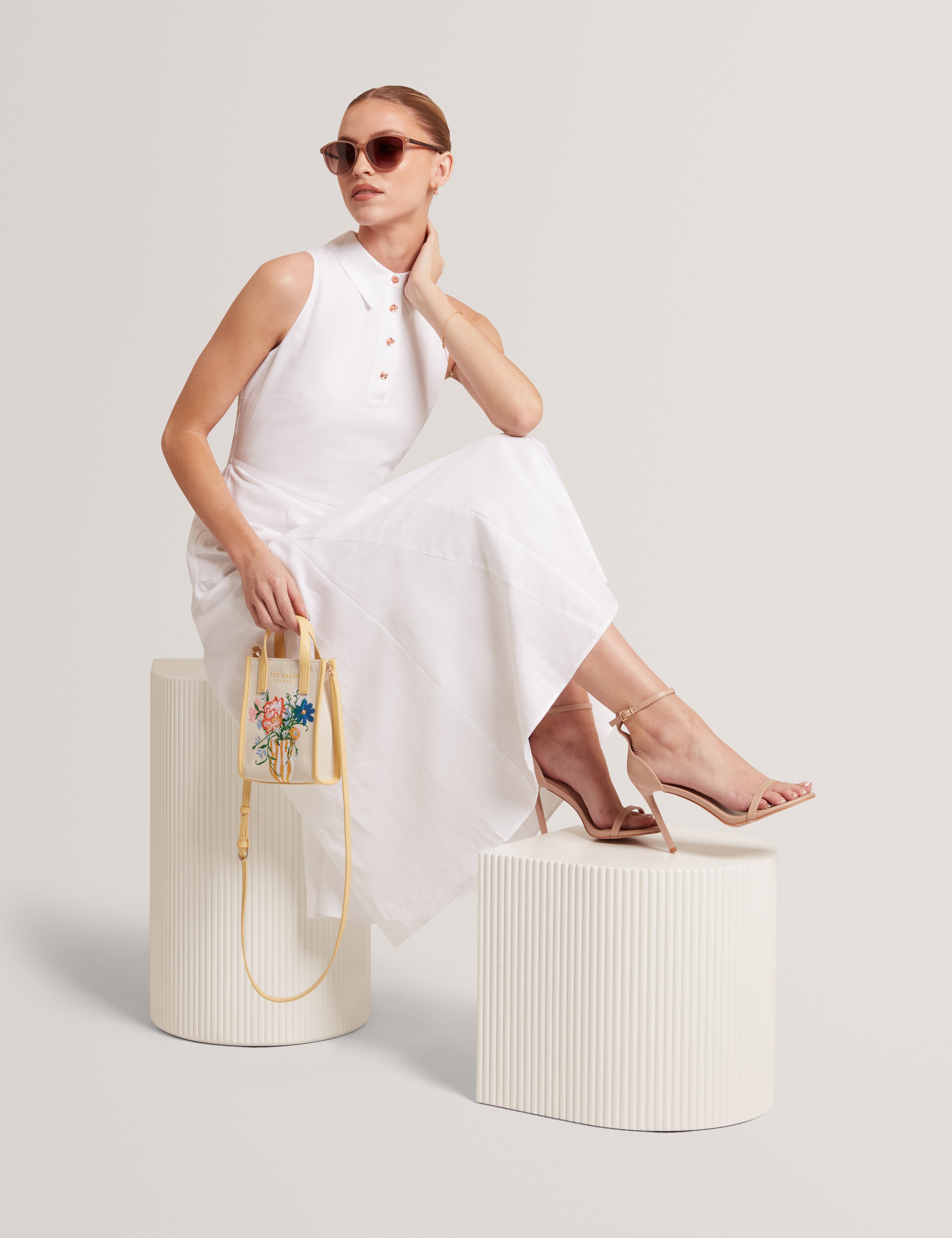 فستان بولو متوسط ​​الطول بدون أكمام من ميها، لون عاجي