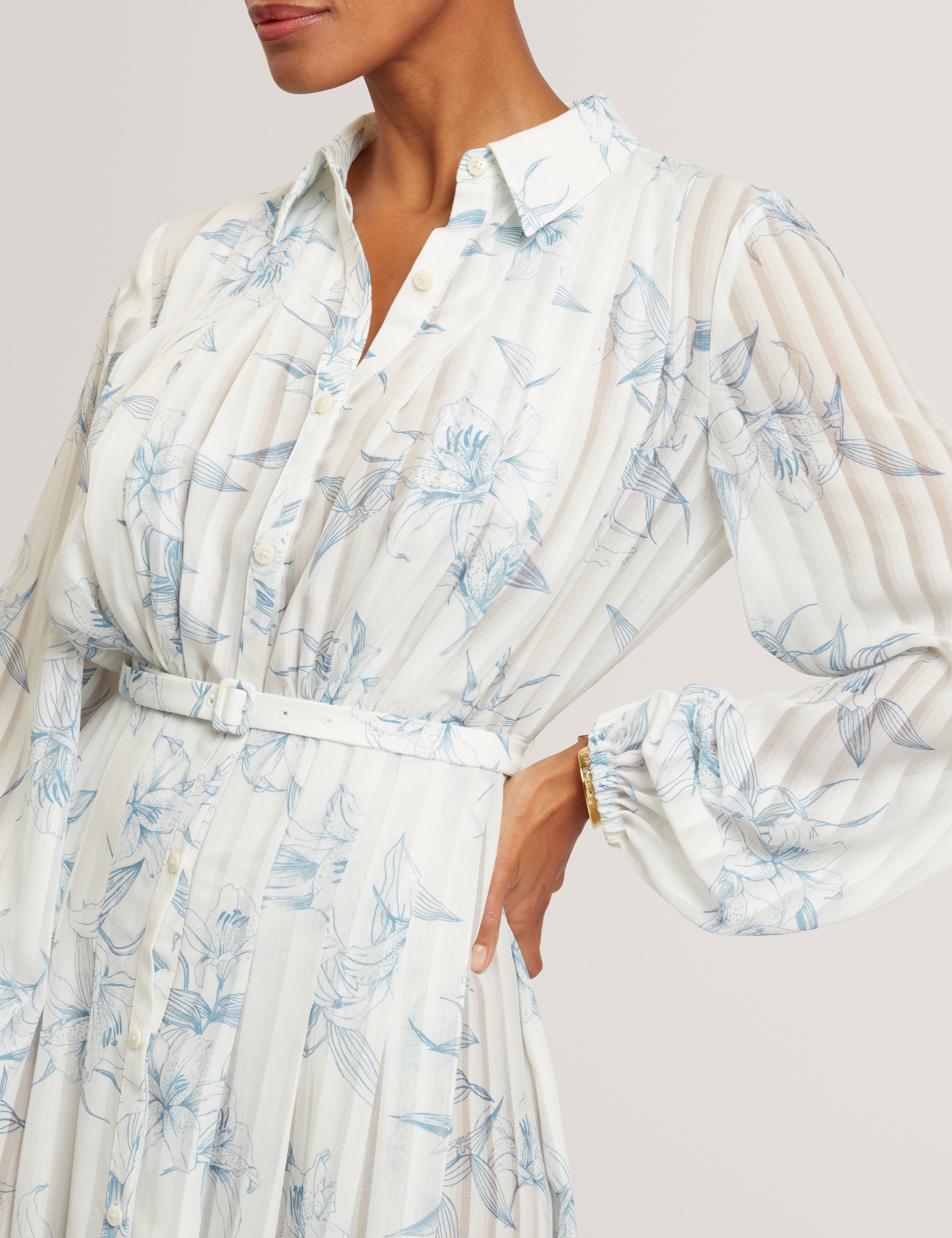 فستان قميص أبيض مطبوع بكسرات متوسطة الطول من بيرنيا