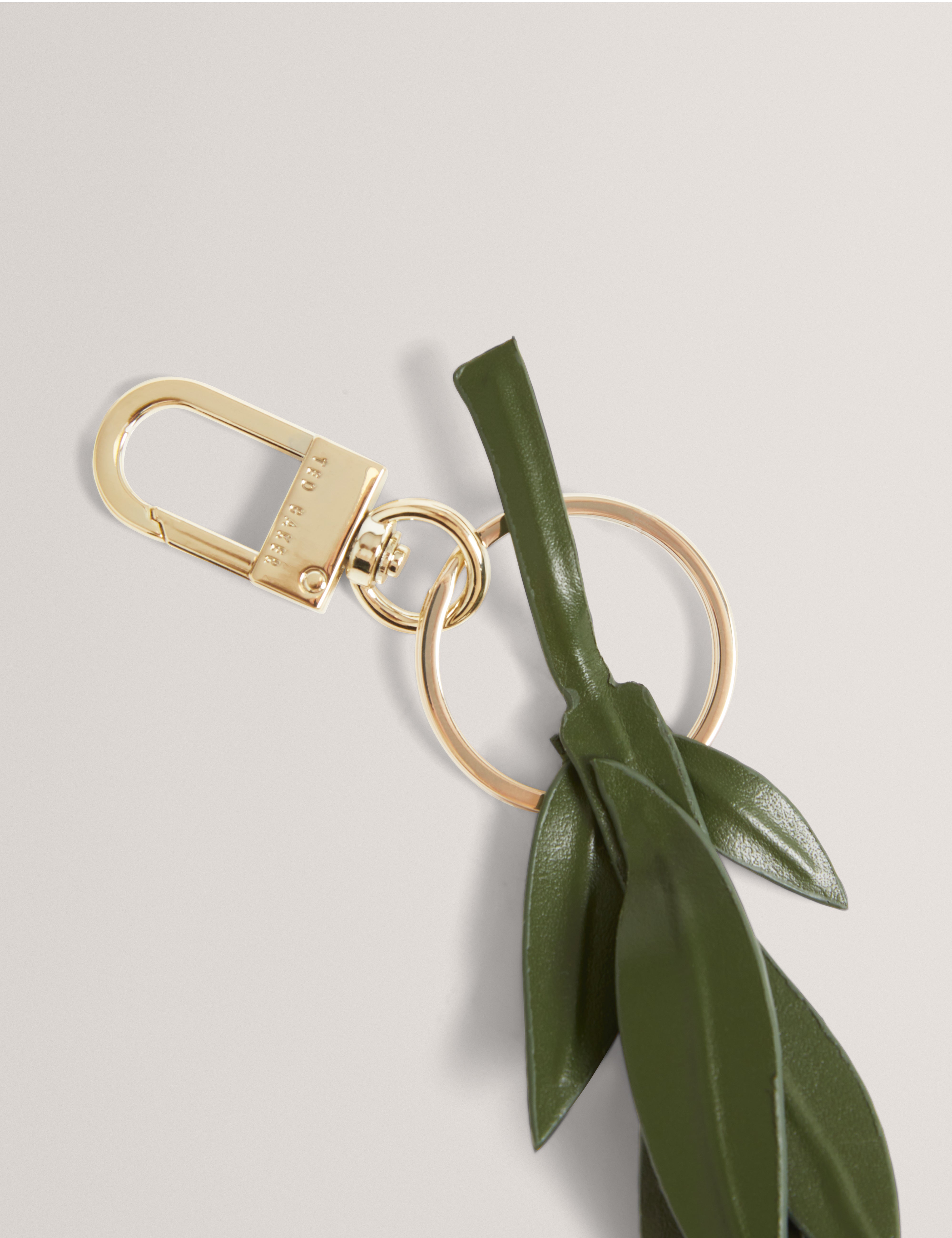 سلسلة مفاتيح على شكل زهرة ثلاثية الأبعاد من Floory، لون أخضر داكن