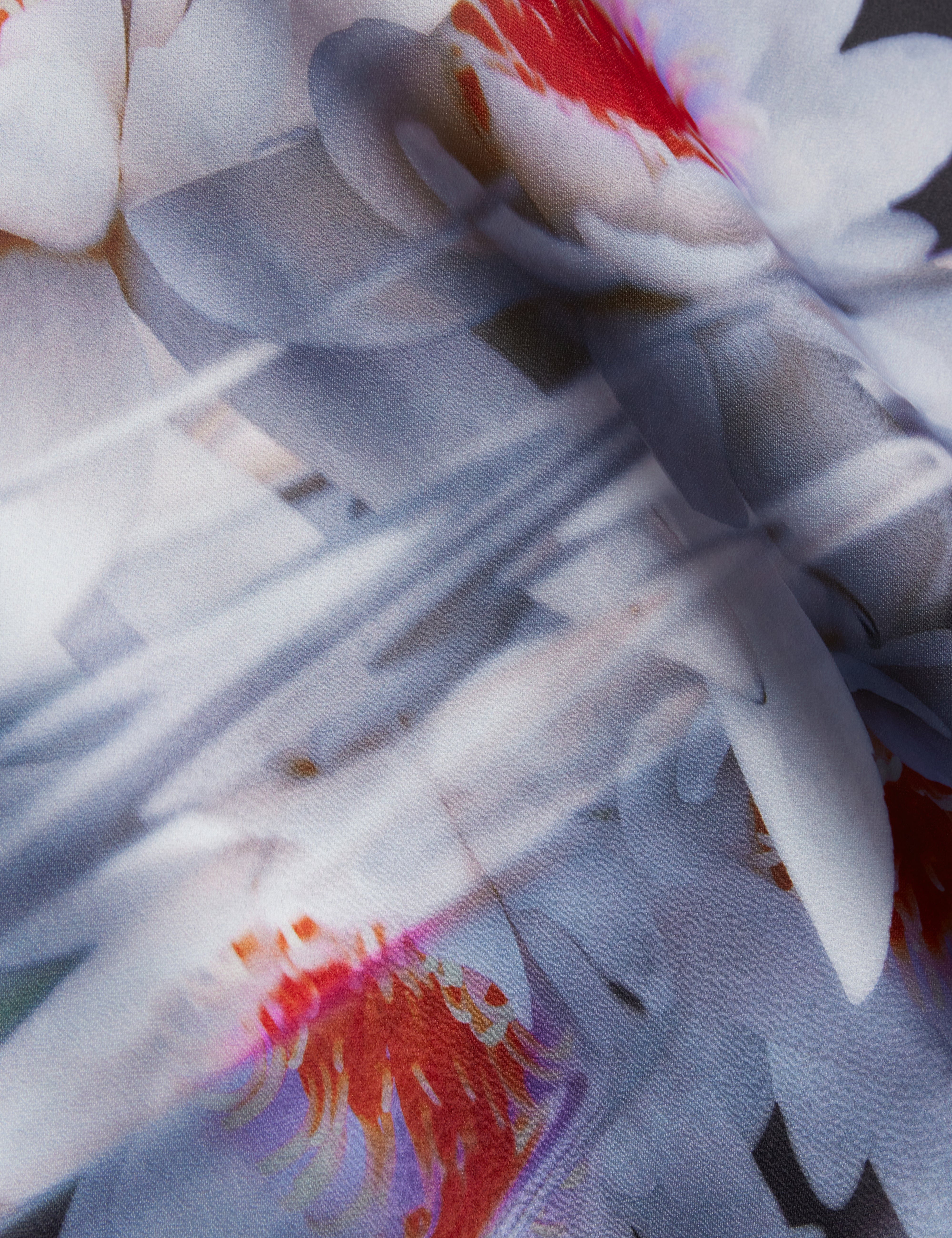 تنورة ميدي سوداء مطبوعة بالزهور من سويزا