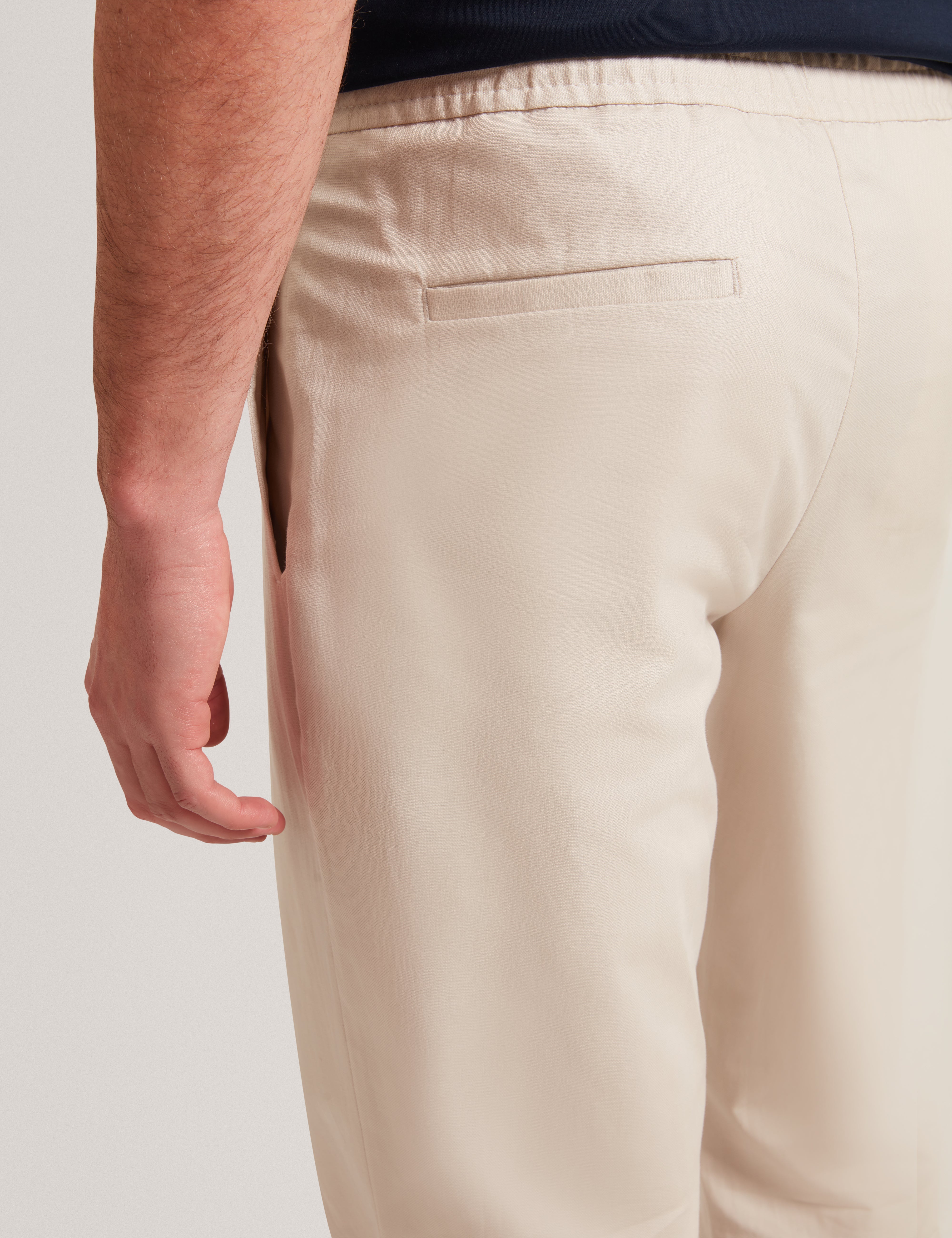 بنطلون مورس ذو الأرجل المستقيمة المصنوع من مزيج الكتان الطبيعي