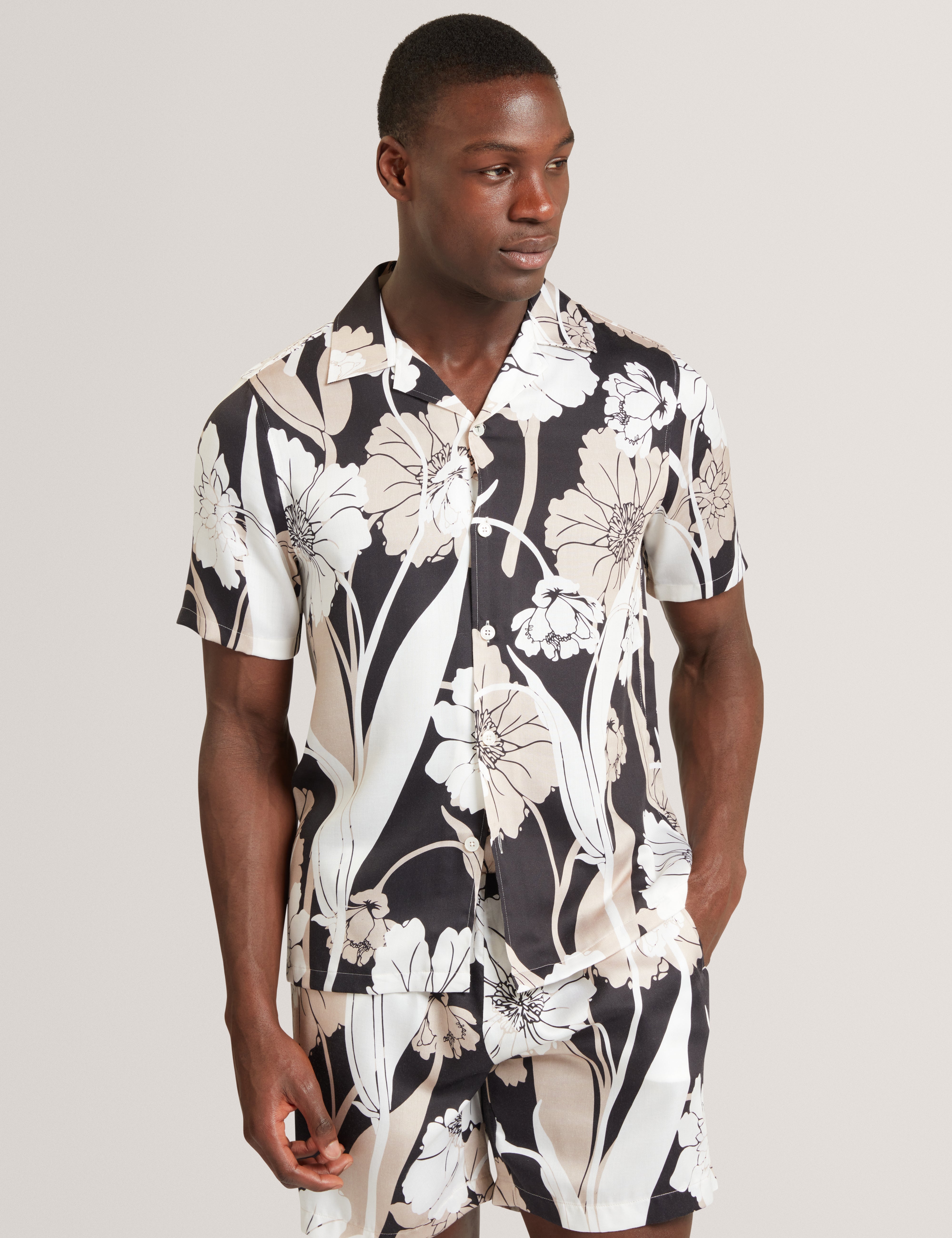 Thorgan Short Sleeve Regular Bold Floral Stone