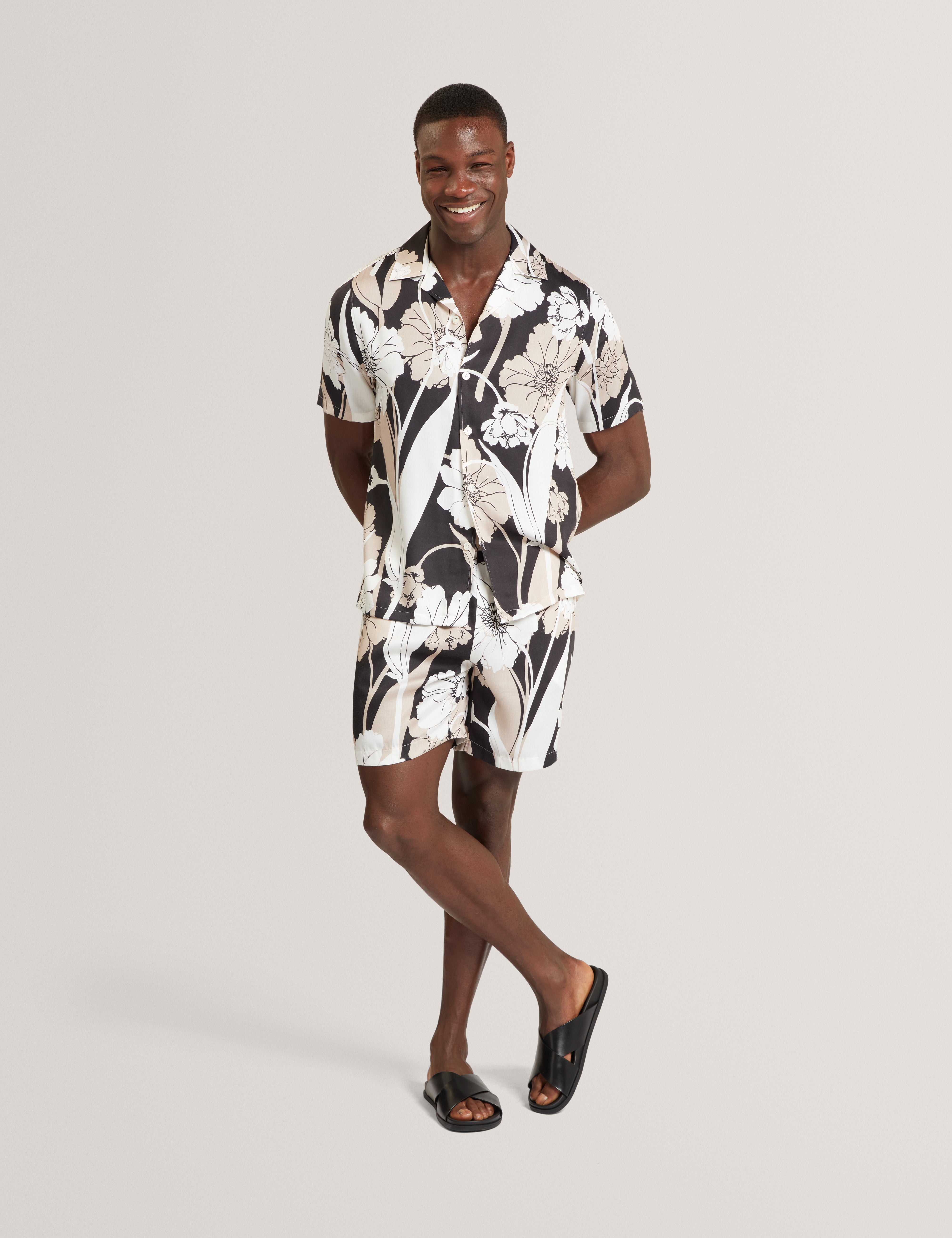 Thorgan Short Sleeve Regular Bold Floral Stone
