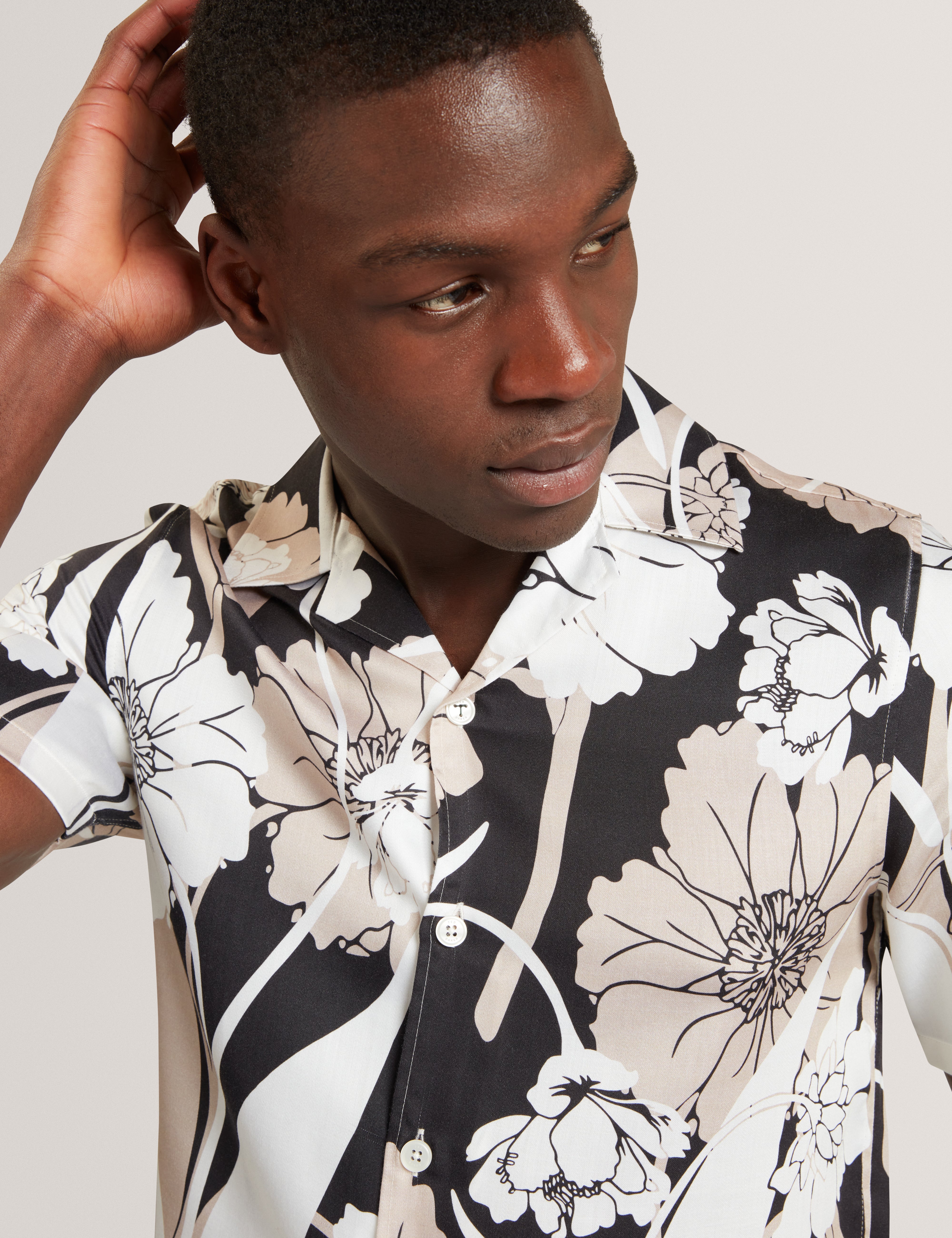 Thorgan Short Sleeve Regular Bold Floral Stone