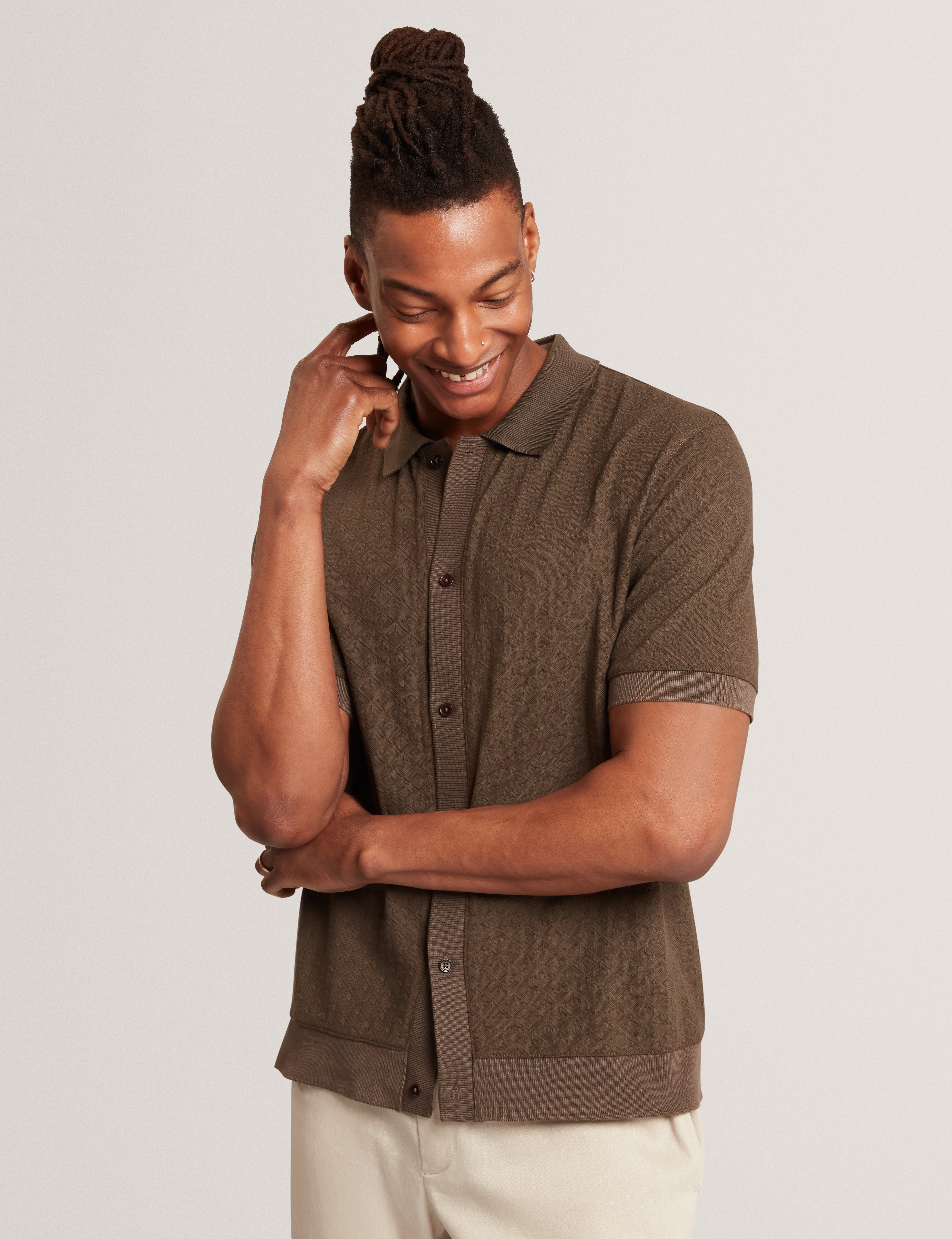 Doltten Short Sleeve Textured Button Through Polo Dk-Brown