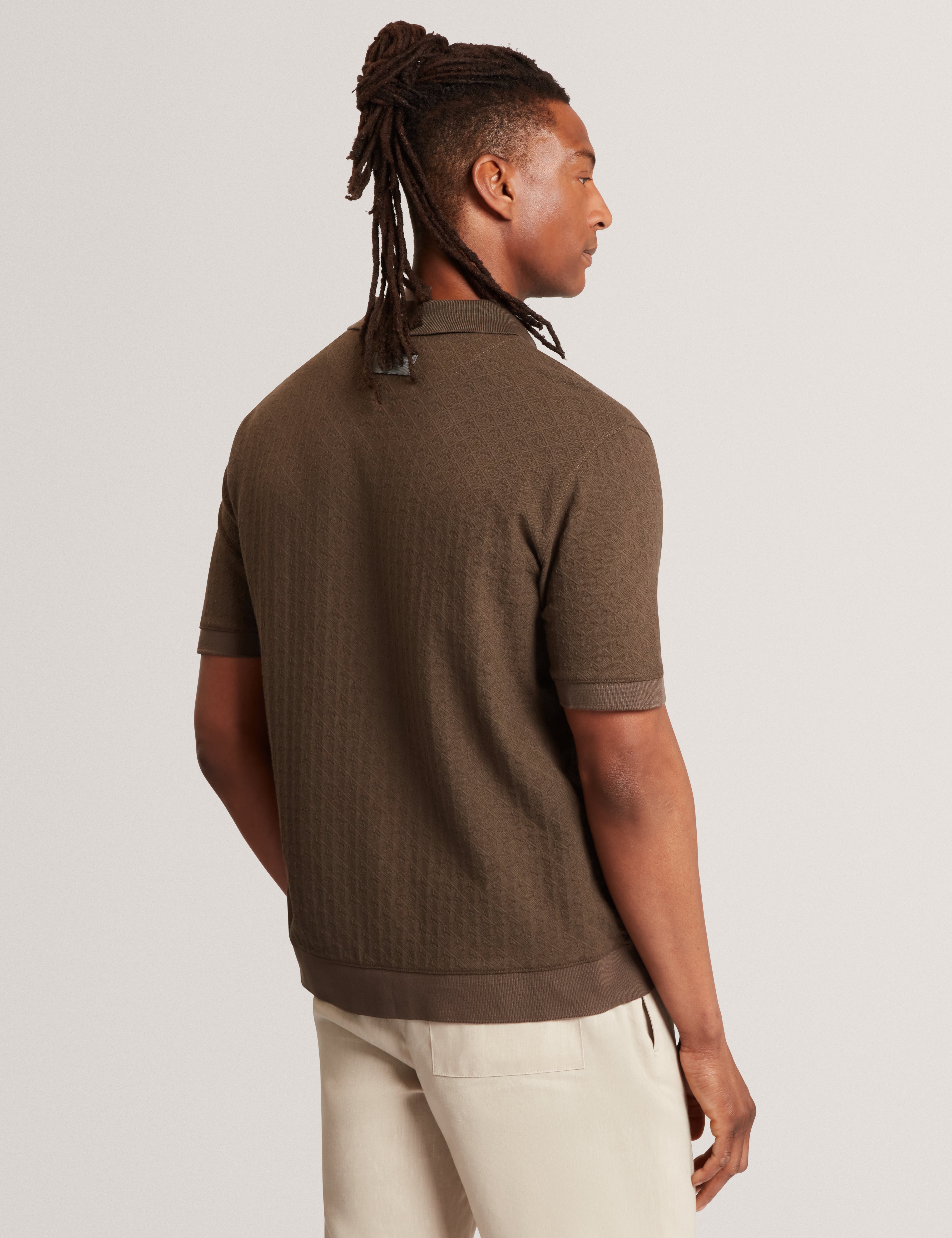 Doltten Short Sleeve Textured Button Through Polo Dk-Brown