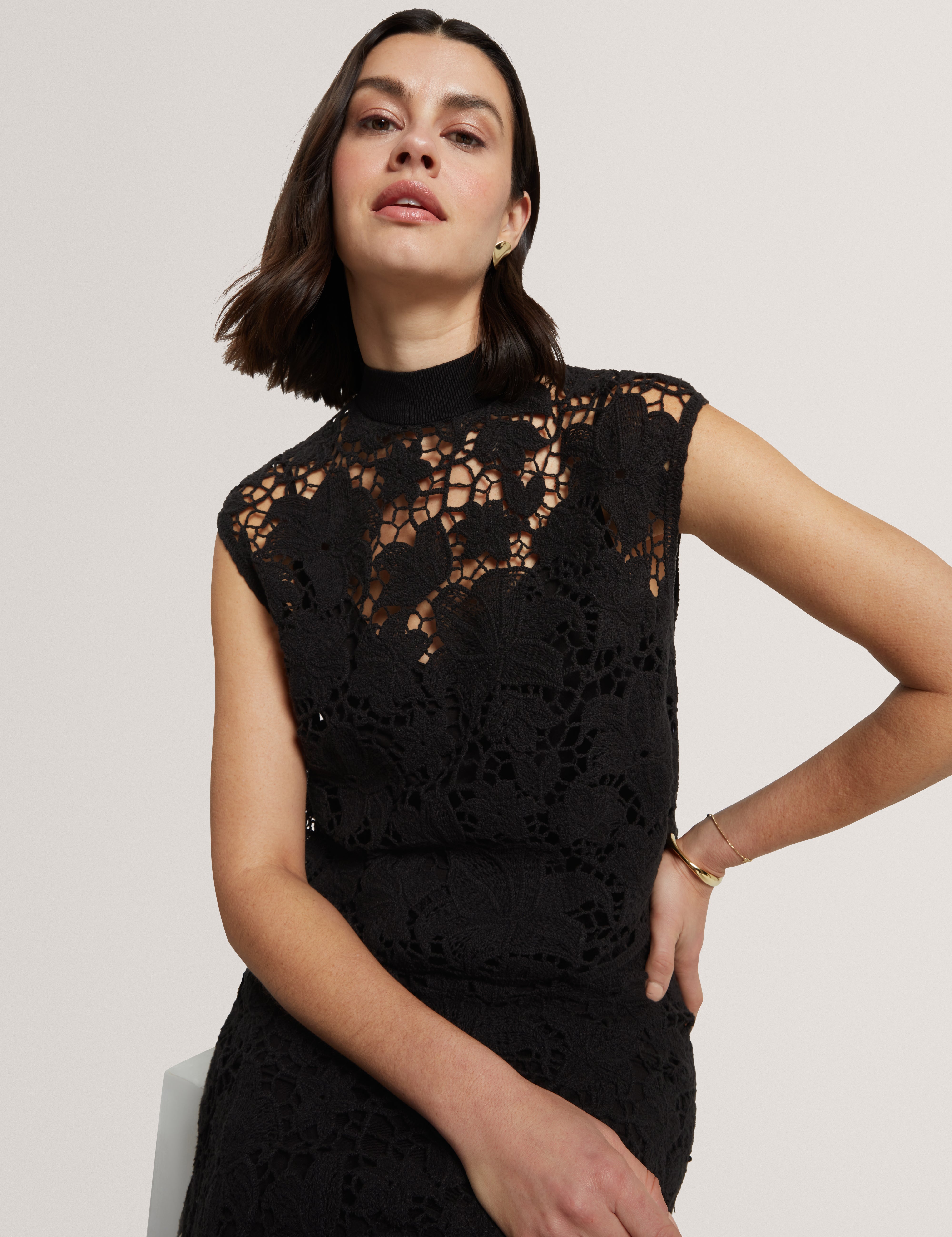 Aenabet Cropped Crochet Top Black