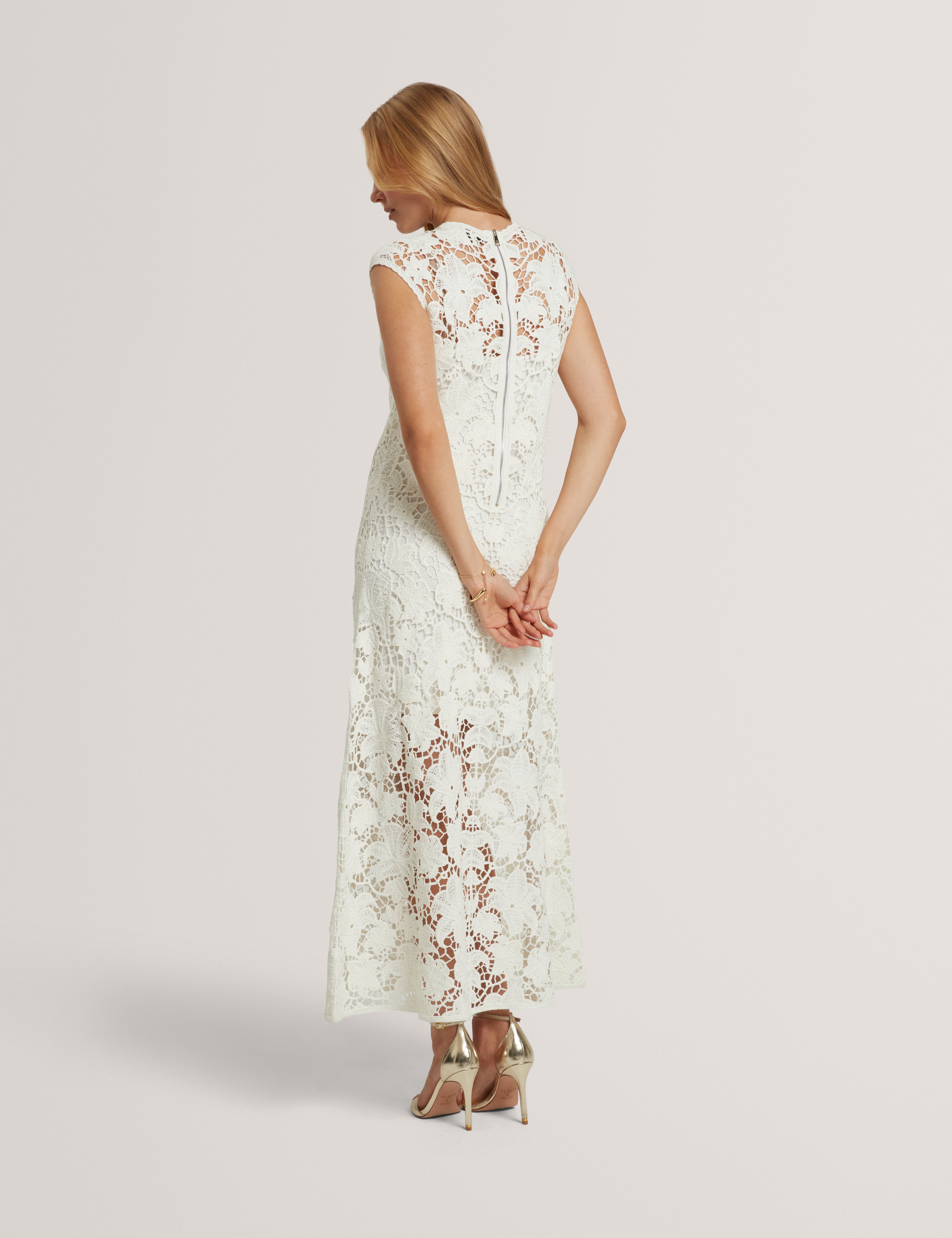 فستان زينها متوسط ​​الطول محبوك بالكروشيه، لون عاجي