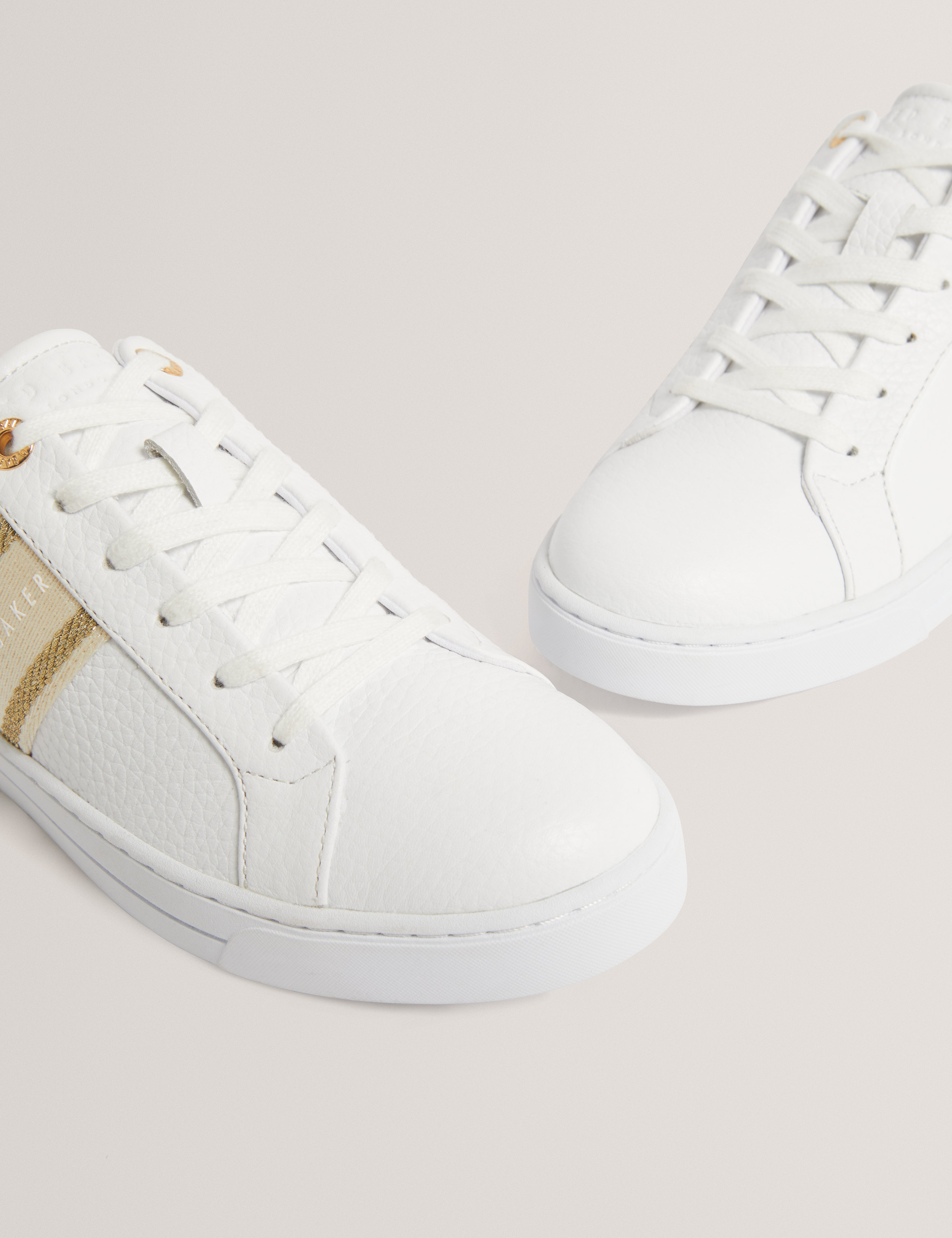 حذاء بيلي ويبينج ديتيل ترينر ذهبي