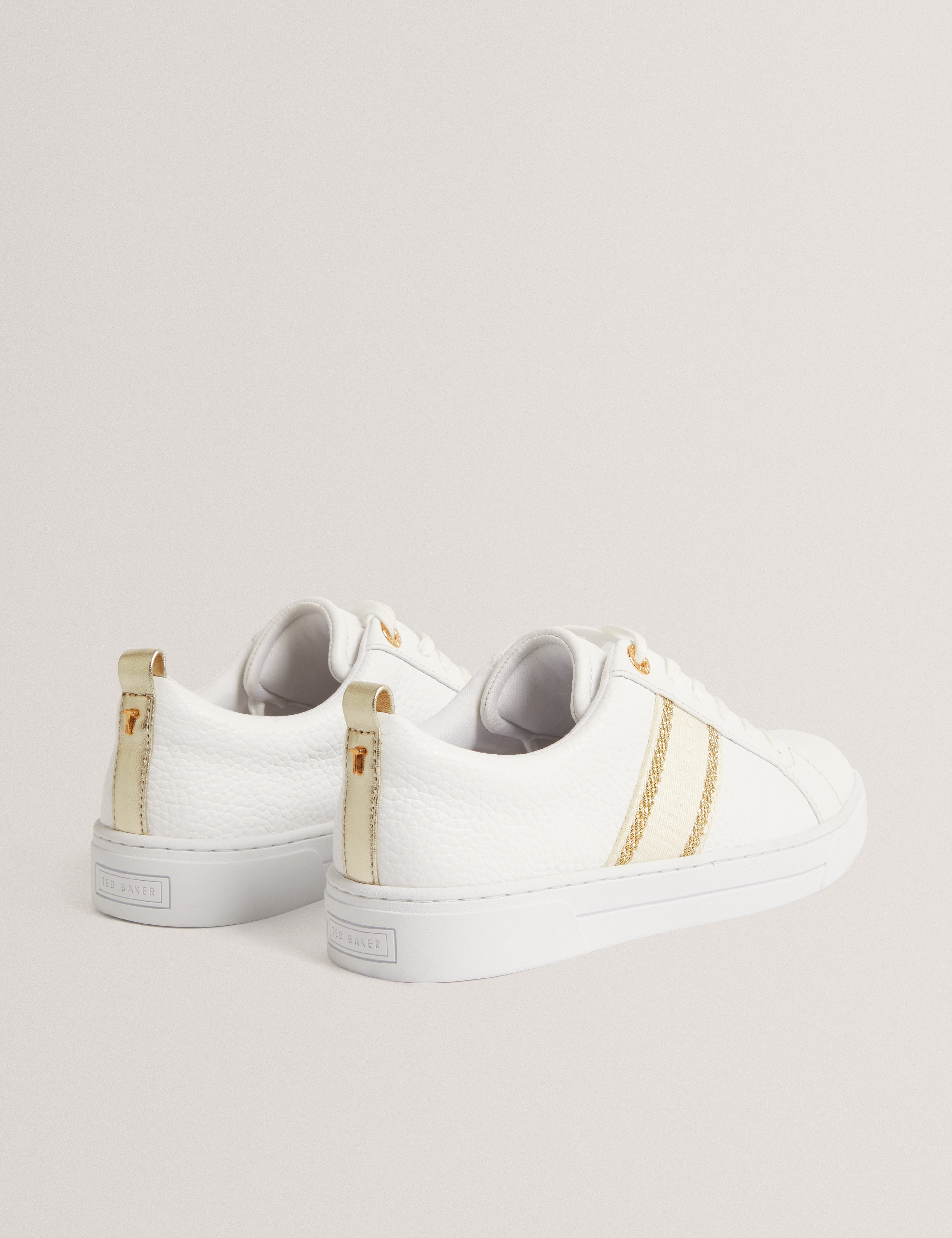 حذاء بيلي ويبينج ديتيل ترينر ذهبي