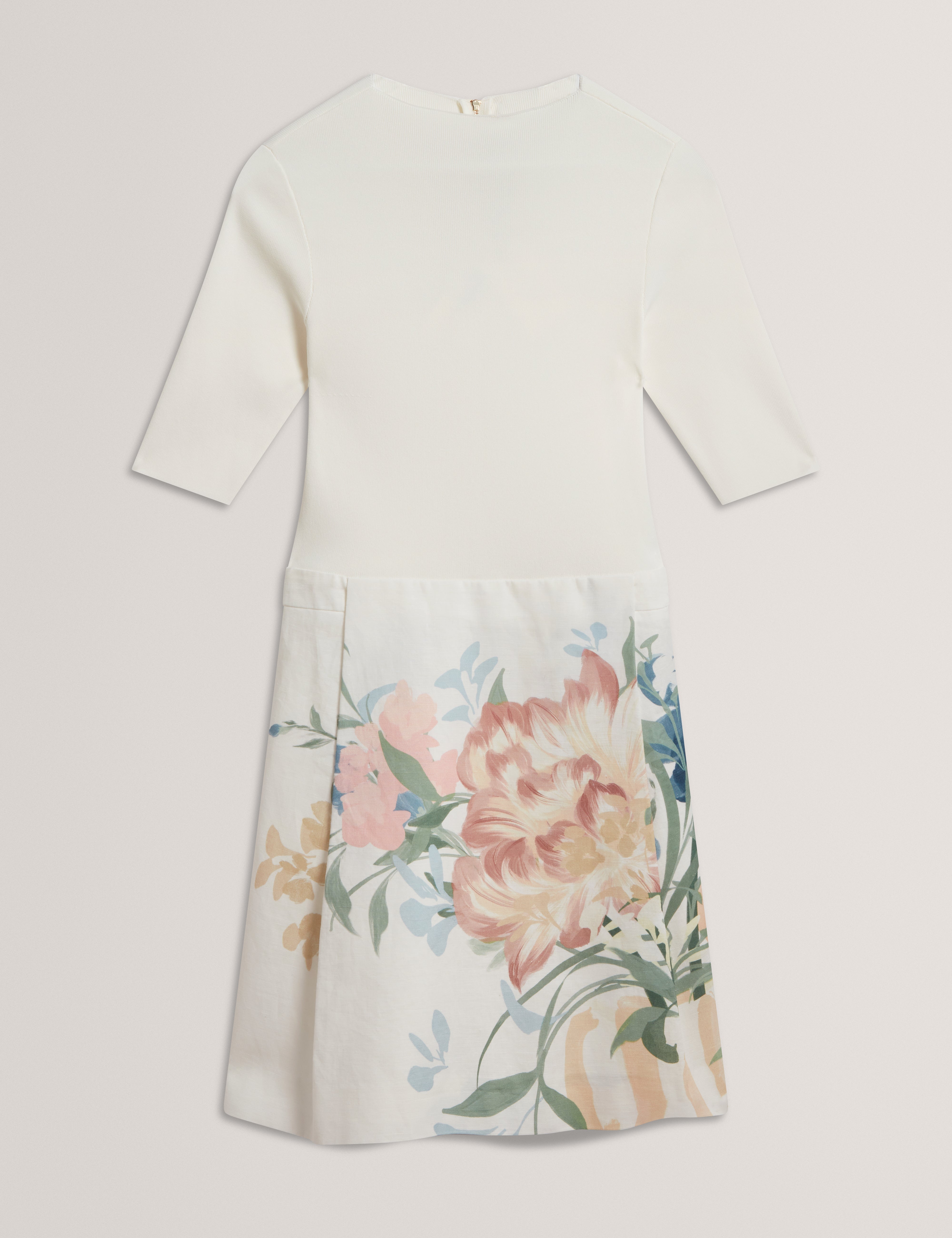 فستان قصير محبوك قابل للتقليد من إيليستر مع كتان عاجي