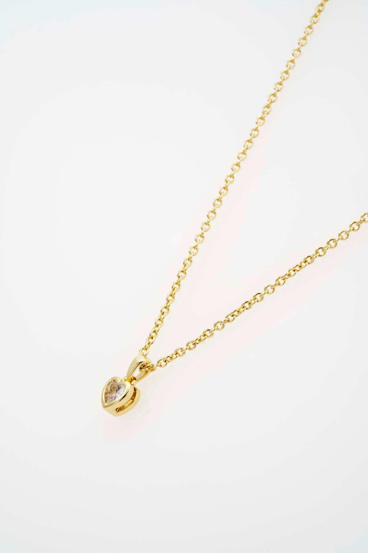 قلادة هارلو الصغيرة على شكل قلب مرصعة بالكريستال
