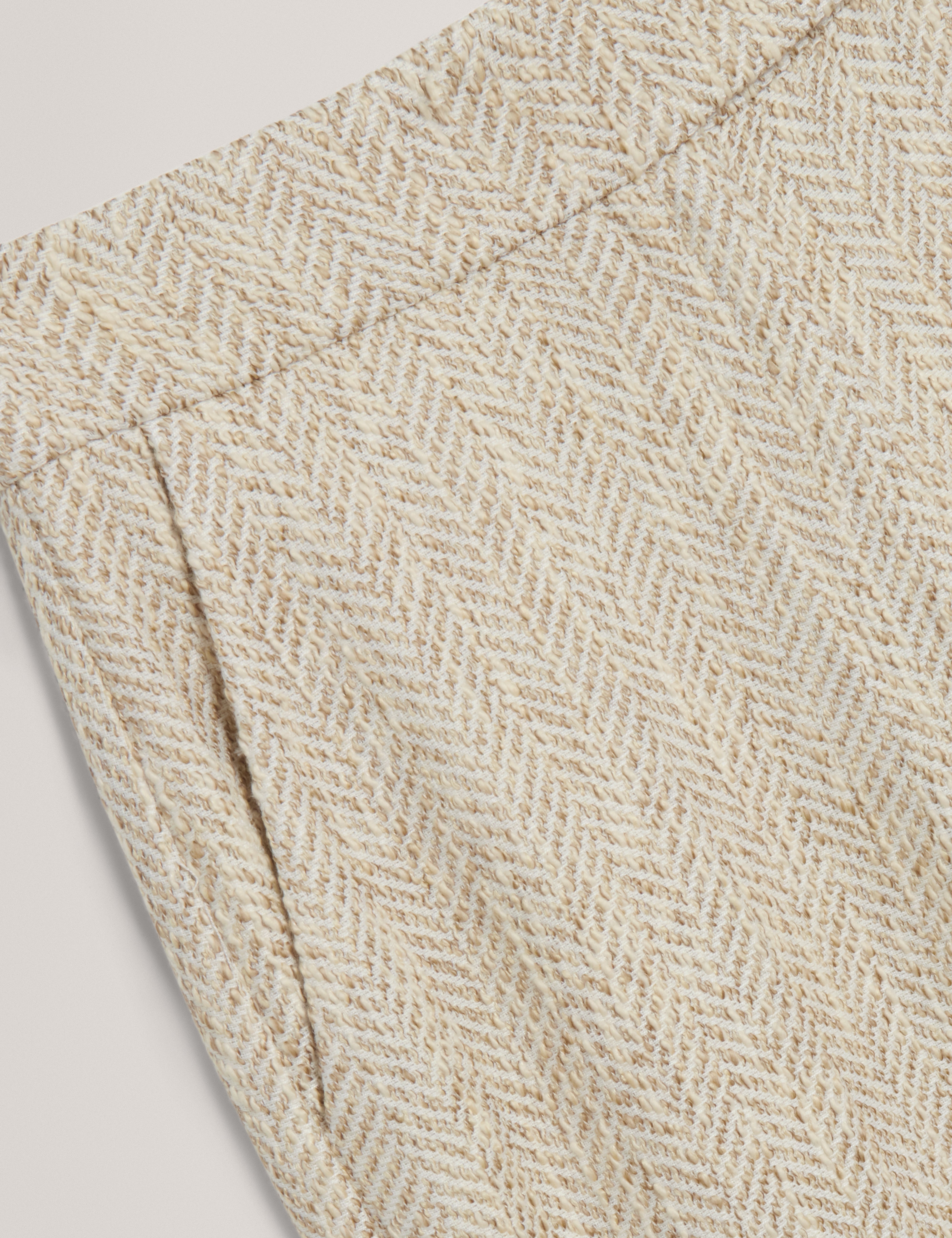 فولبات بنطلون بقصة ساق واسعة لون عاجي