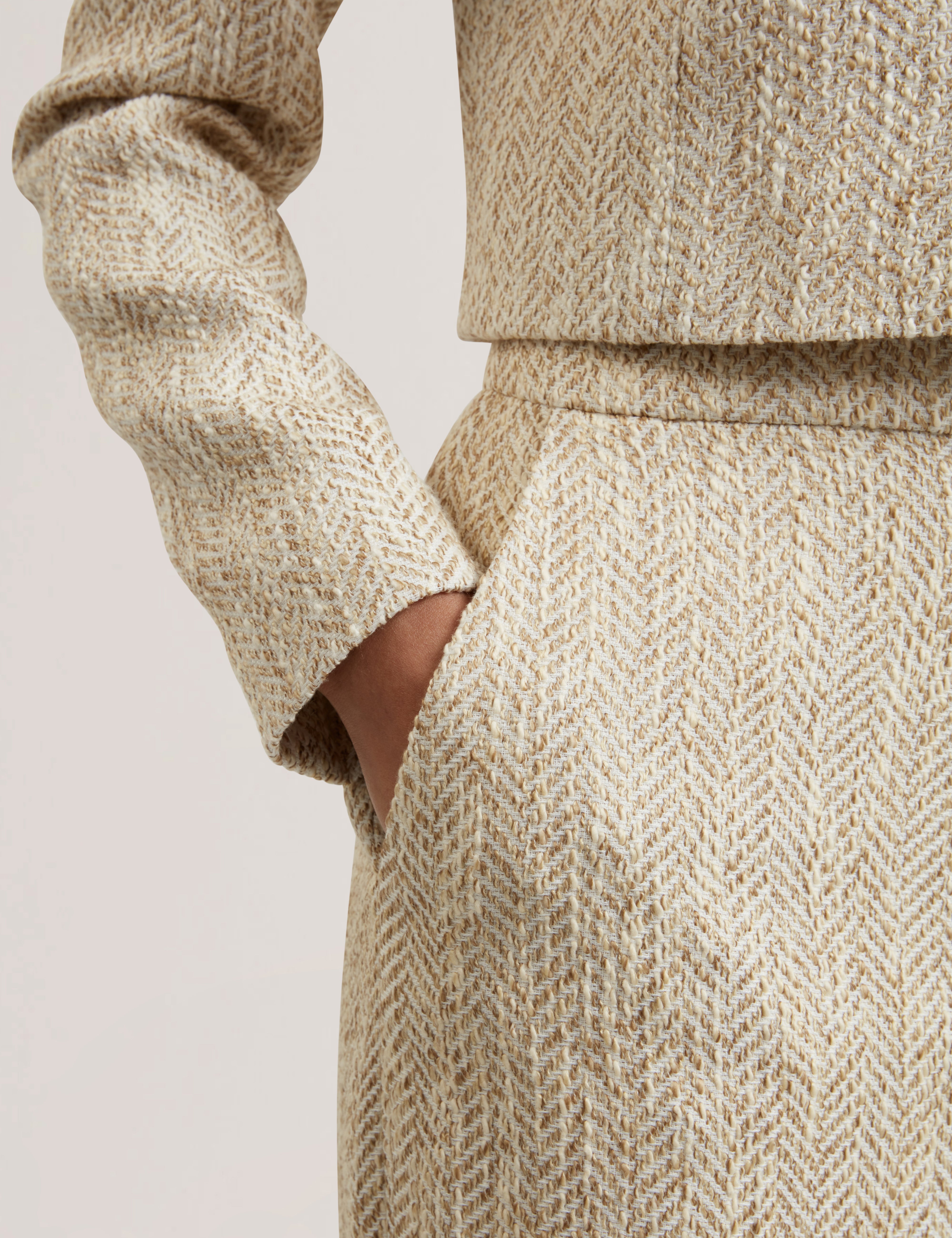 فولبات بنطلون بقصة ساق واسعة لون عاجي