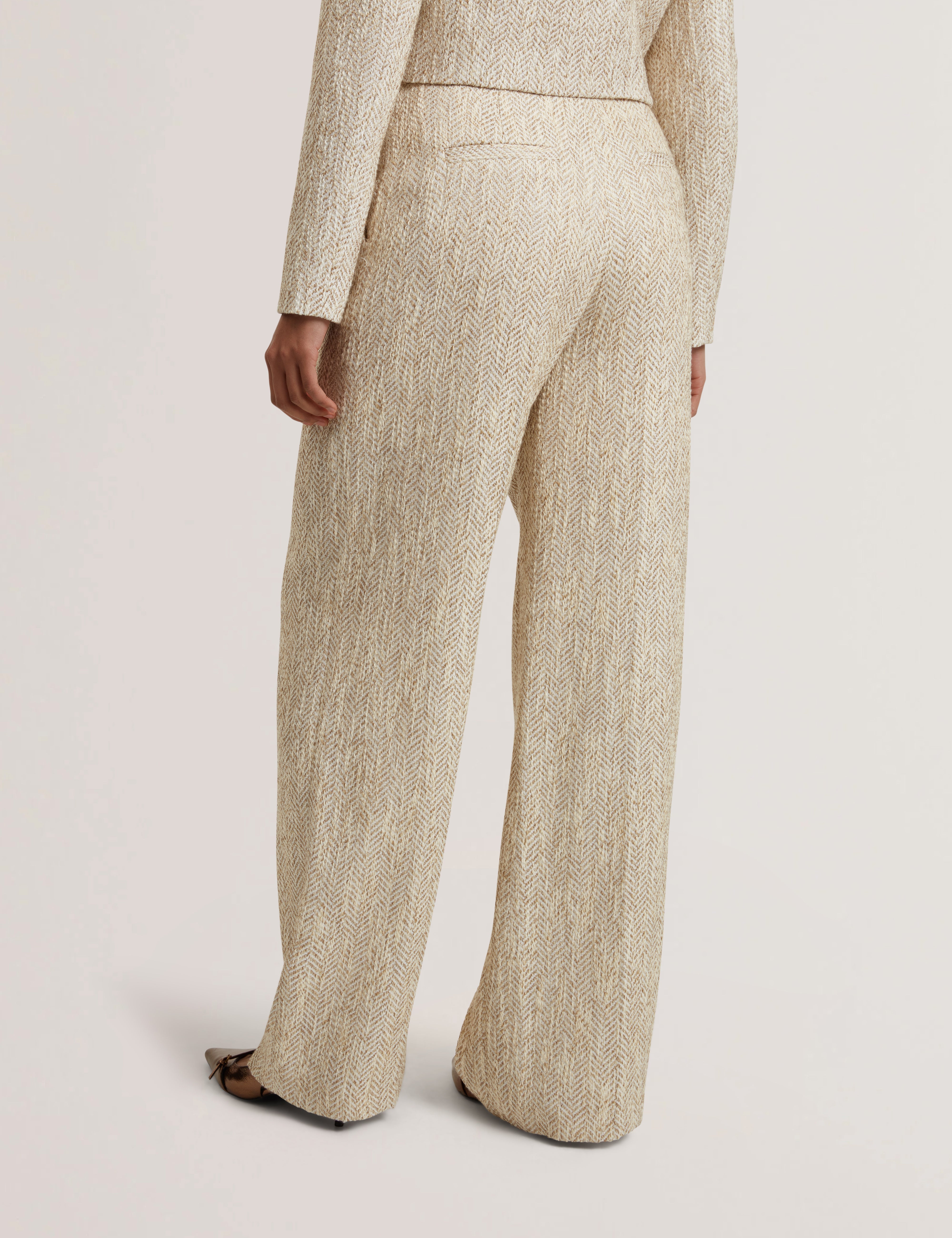 فولبات بنطلون بقصة ساق واسعة لون عاجي