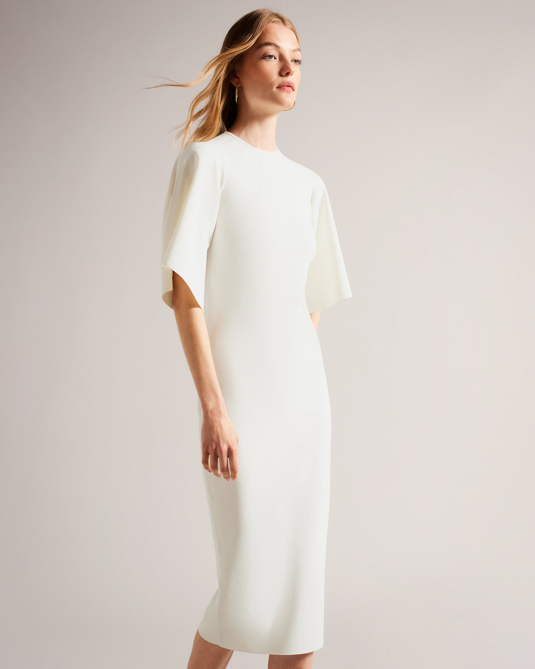 لونيا فستان ميدي منسوج  بأكمام واسعة باللون الأبيض